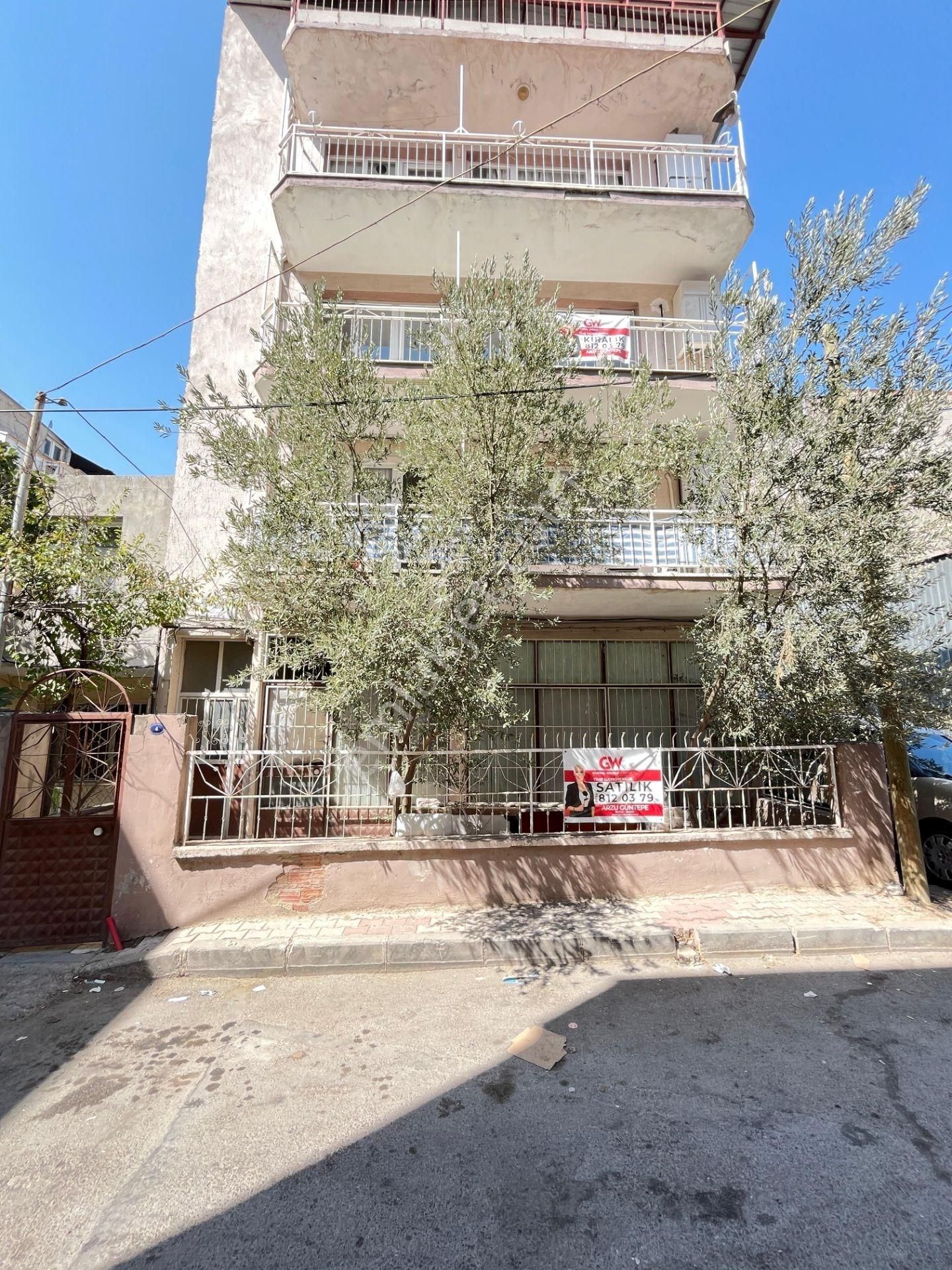 Bornova Mevlâna Mahallesinde Satılık 3+1 Arakat Ferah Daire