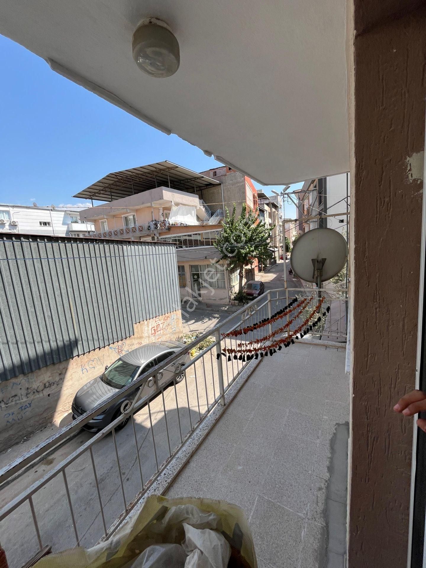 Bornova Mevlâna Mahallesinde Satılık 3+1 Arakat Ferah Daire - Görsel 5