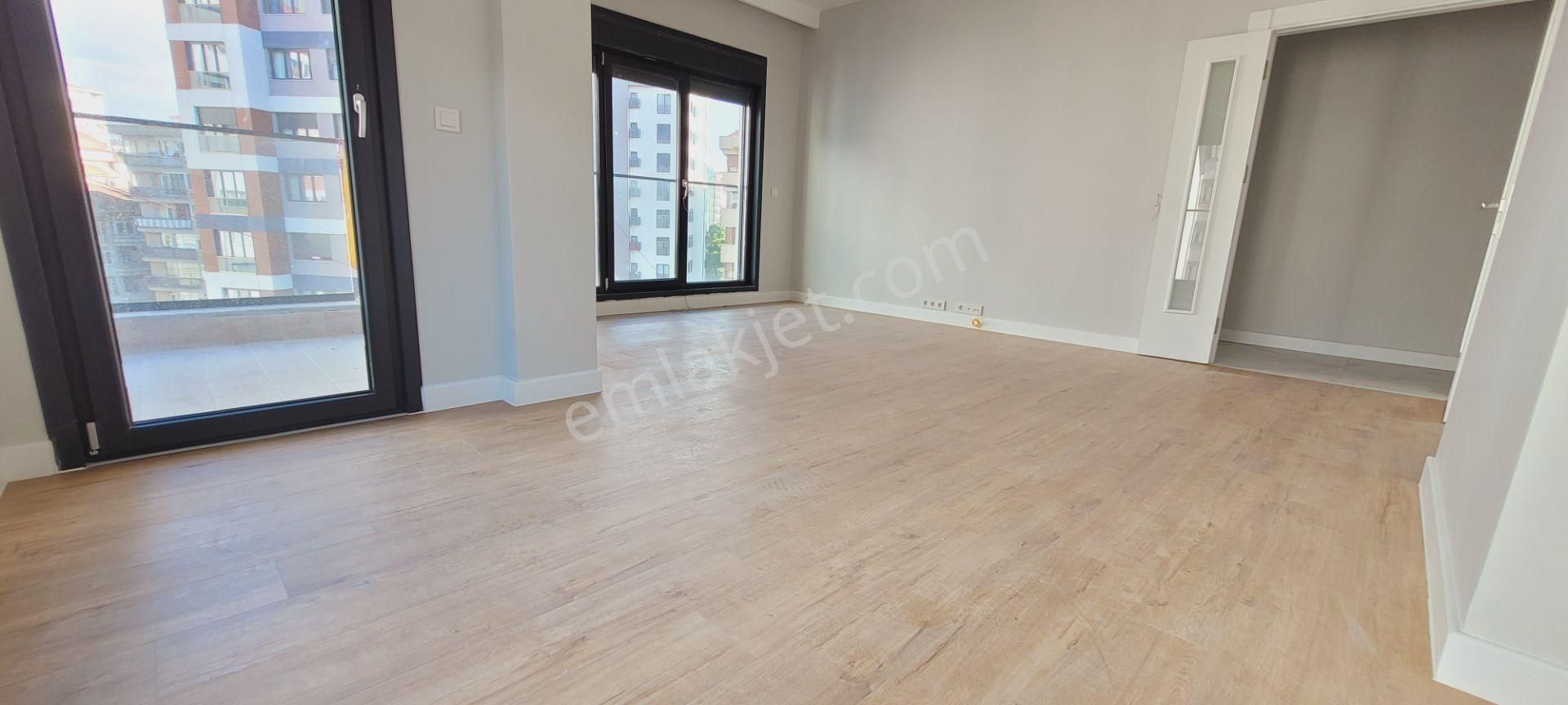 Boş .... Feneryolu Mah.de Sıfır Balkonlu E.banyolu 2+1 Daire - Görsel 3