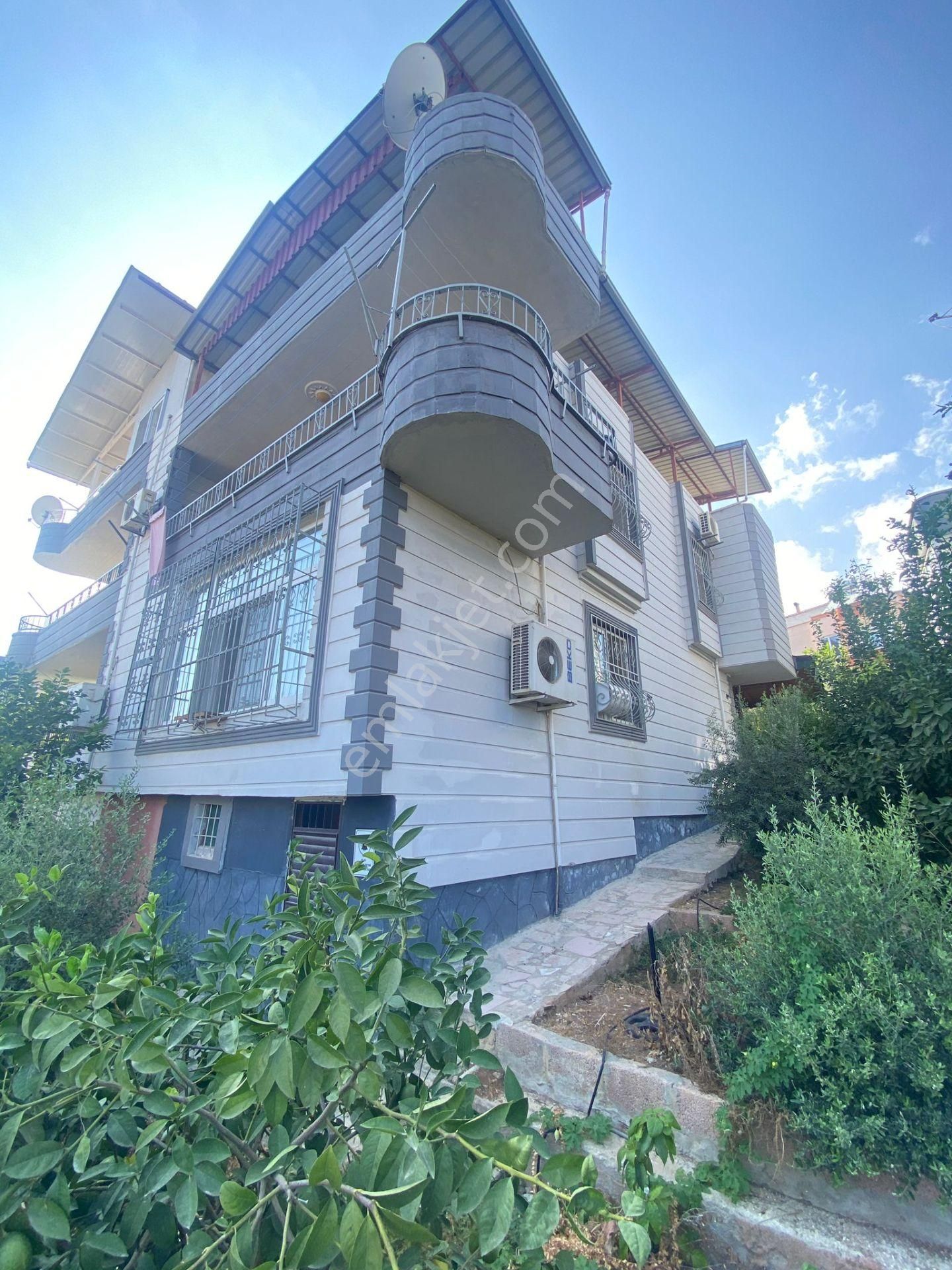 Ali Erdoğan'dan Buluklu'da Mersin Manz. Tripleks 3+1 Sat. Villa