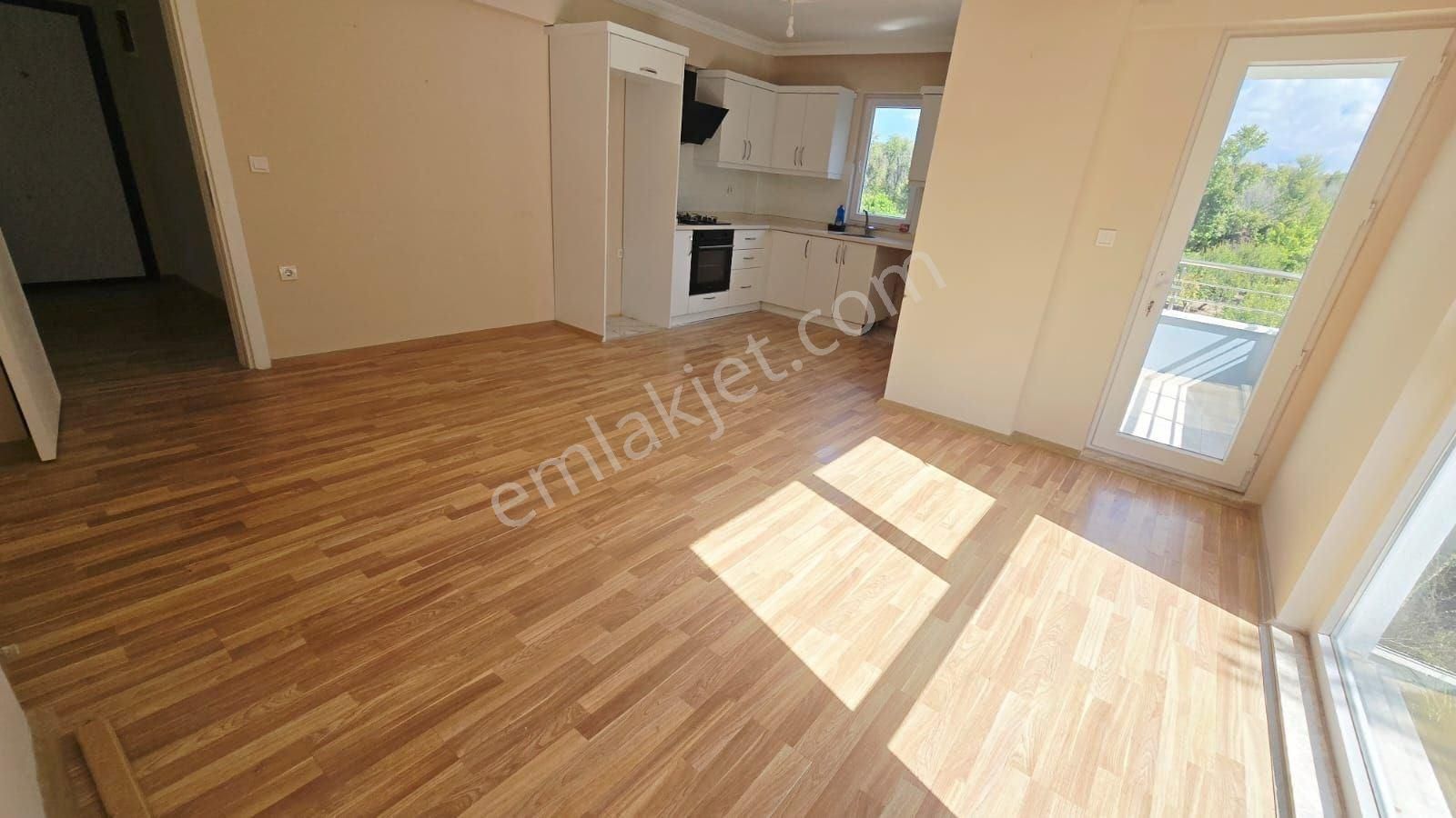 Altıntaşta Yatırımlık 2+1 Havuzlu Sitede Ferah Ara Kat - Görsel 11