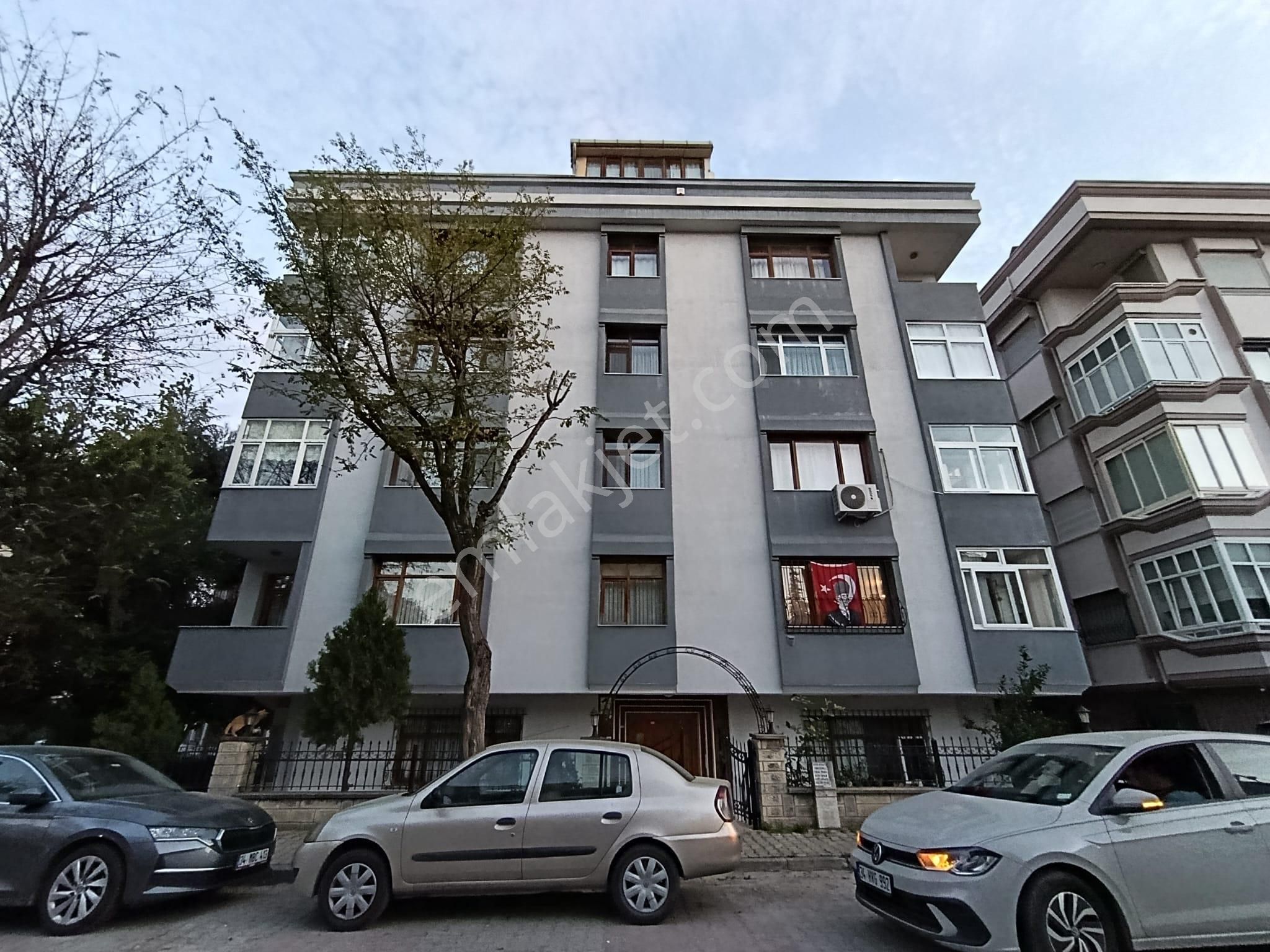 Bahçelievler Kıbrıs Parkı Yakınında Satılık 130 M² Ferah Daire