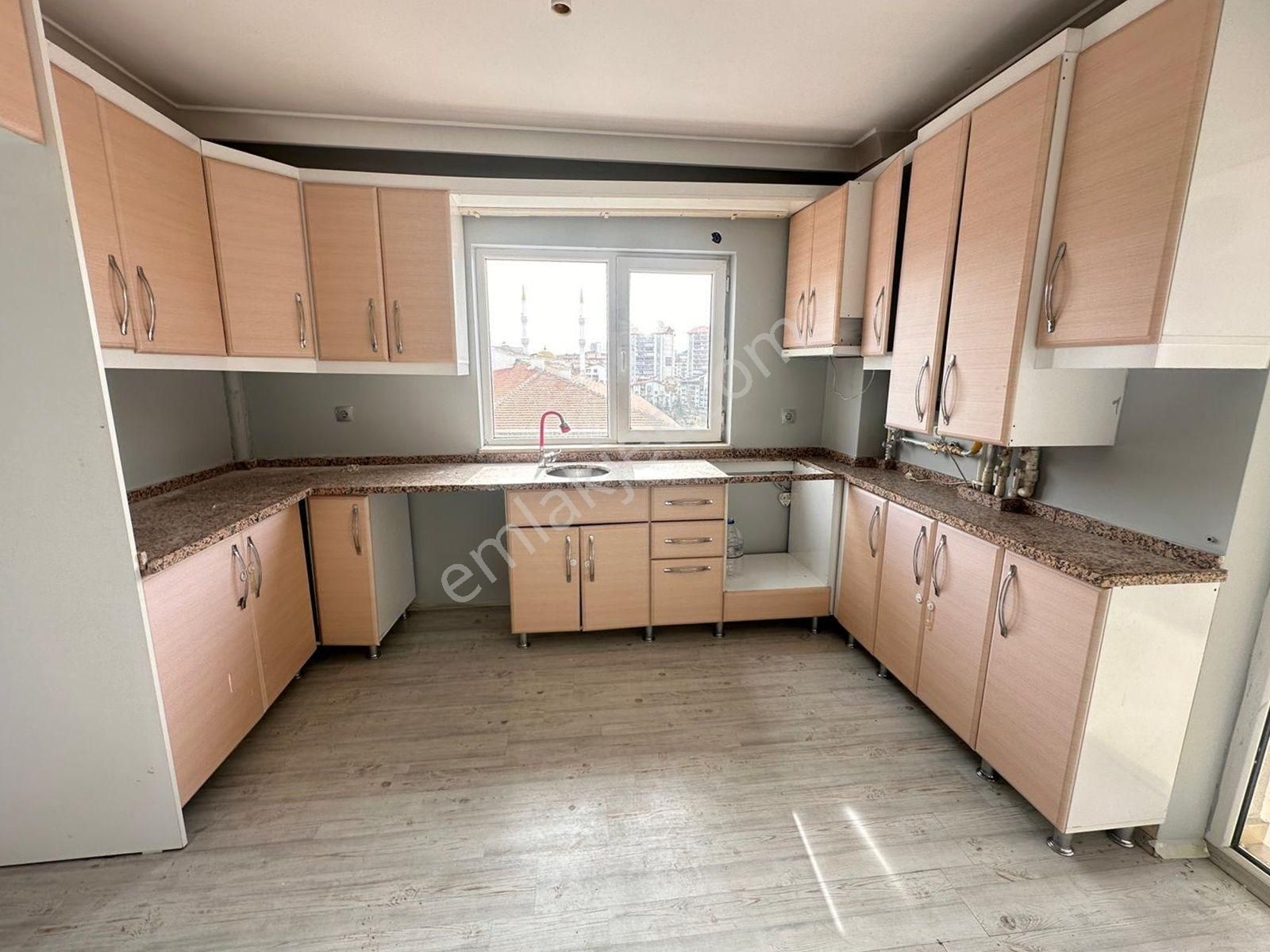 Akşemsettin'de Site İçerisinde Teras Balkonlu 3+1 Satılık Daire !!! - Görsel 13