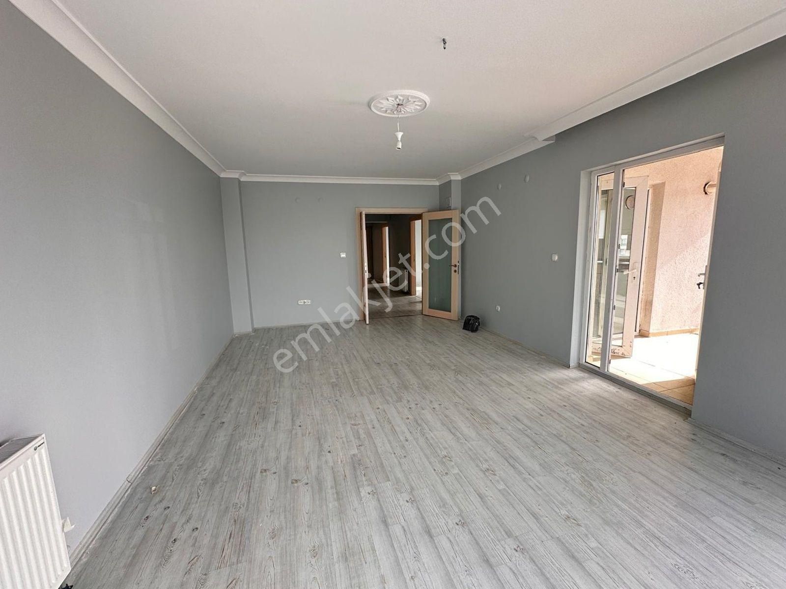 Akşemsettin'de Site İçerisinde Teras Balkonlu 3+1 Satılık Daire !!! - Görsel 3