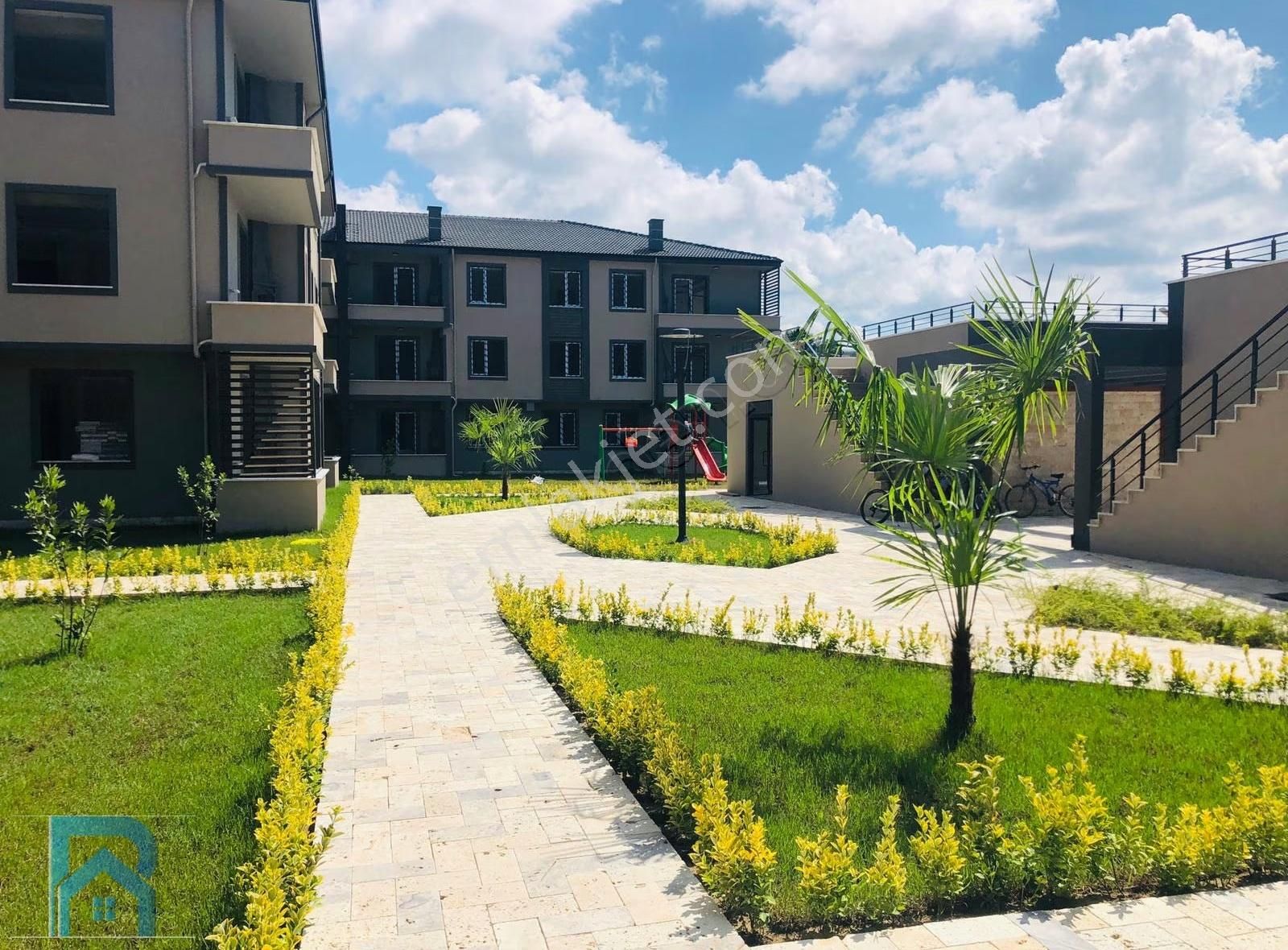 Havuzlu Ve Güvenlikli | Geniş Peyzaj Alanlı Site 2+1 Daire - Görsel 15