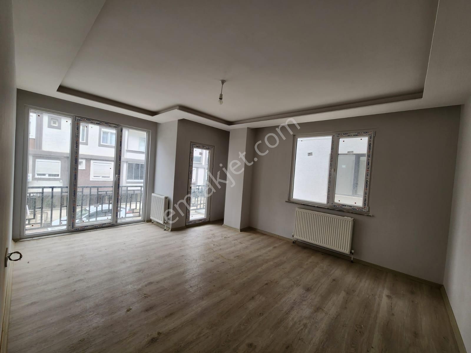 _ala_marmara Üni Yanı Site İçi Ayrı Mutfak Köşe Balkonlu 2+1