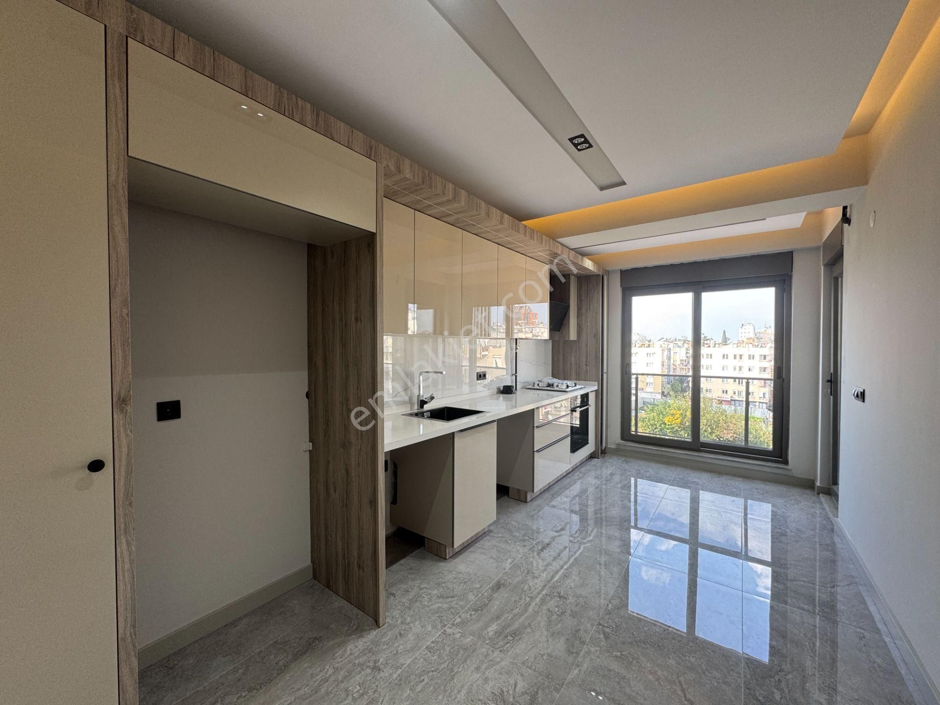 Zerdalilikte Lüks Yapılı K.otoparklı Şık Dubleksler