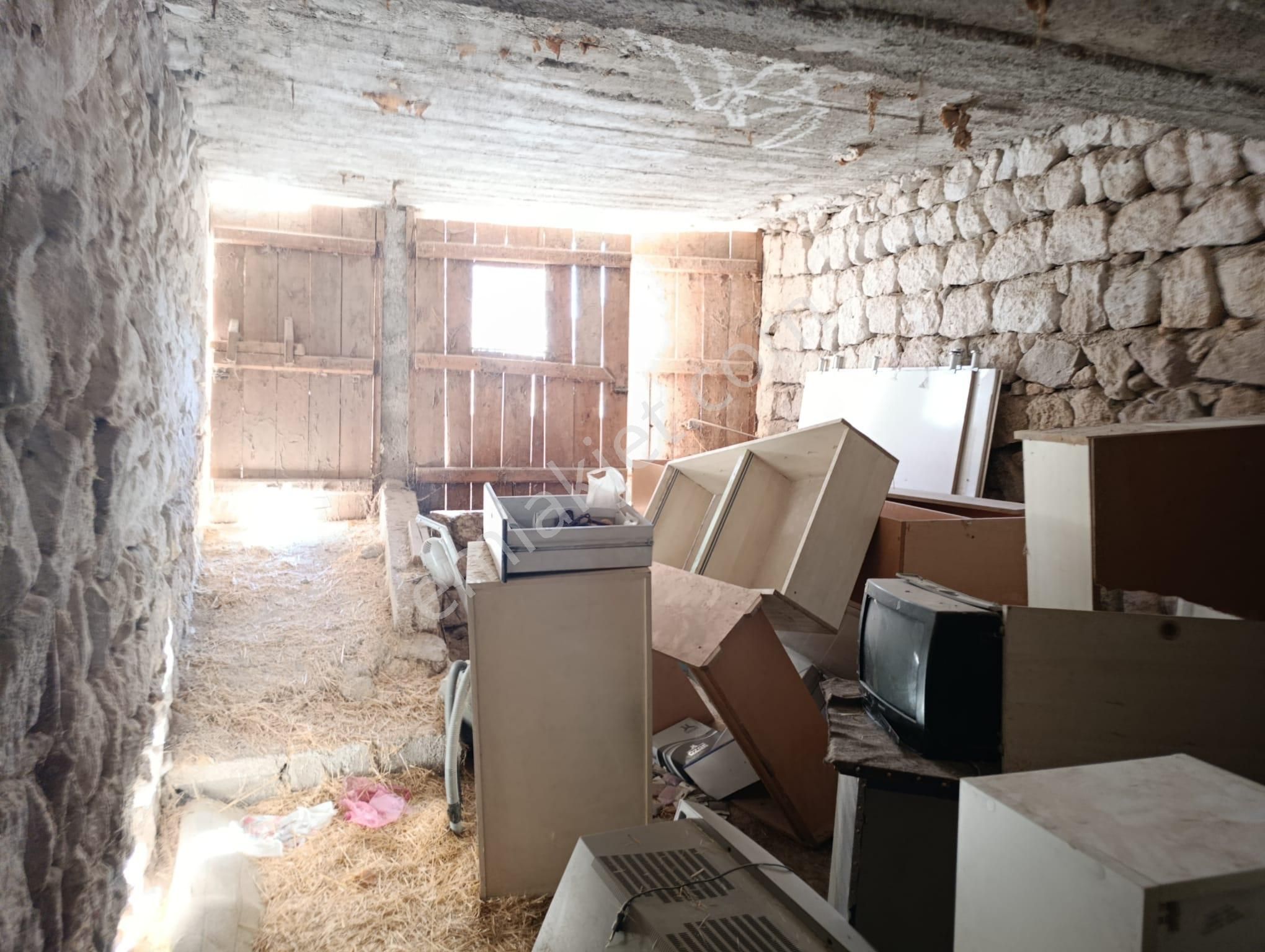 Ürgüp Karlık Köyü'nde Satılık İki Katlı Yığma Ev Ve Müştemilatı - Görsel 18
