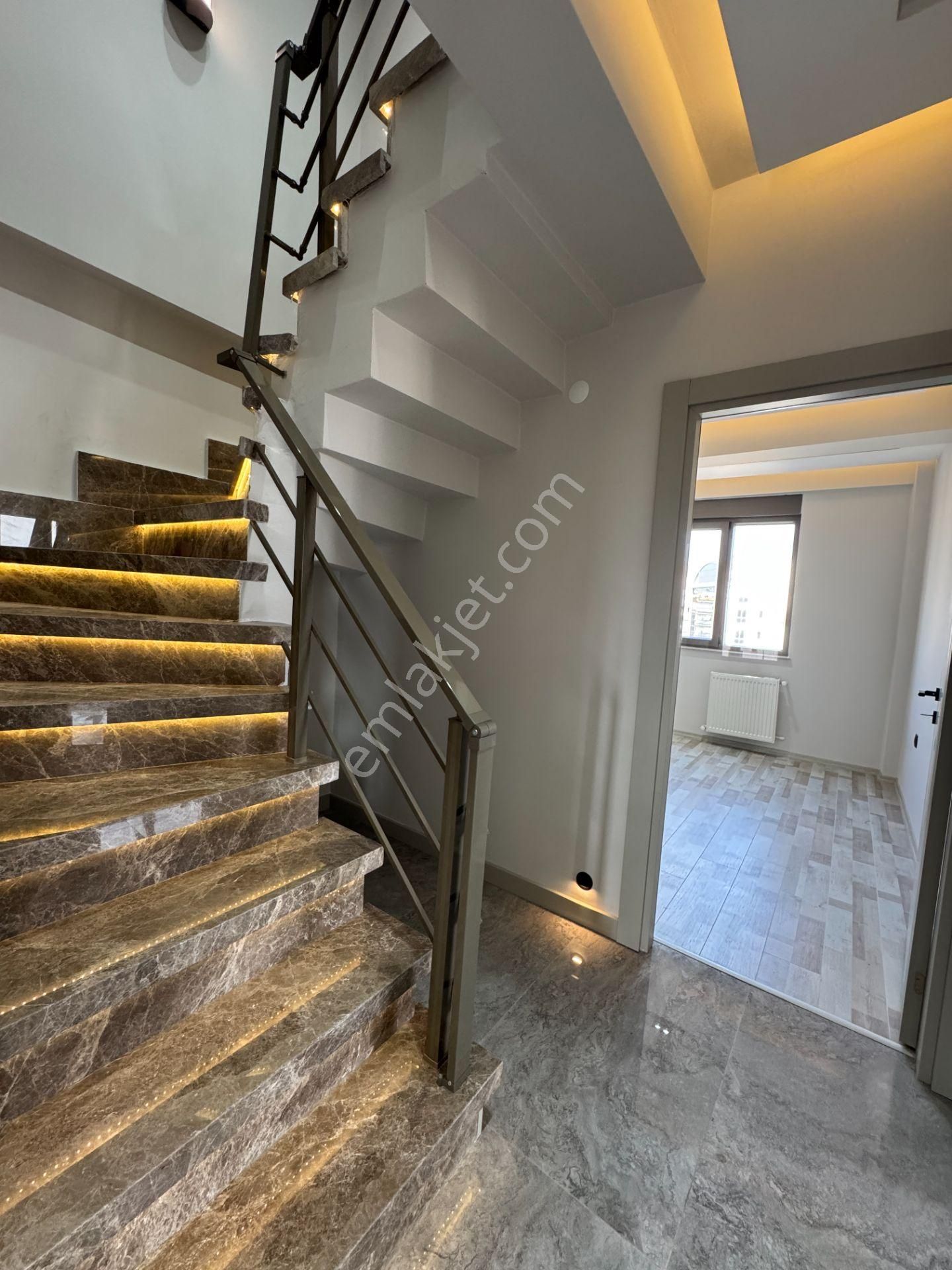 Zerdalilikte K.otoparklı Kombili Geniş Kullanışlı 3+1 Dubleks - Görsel 18