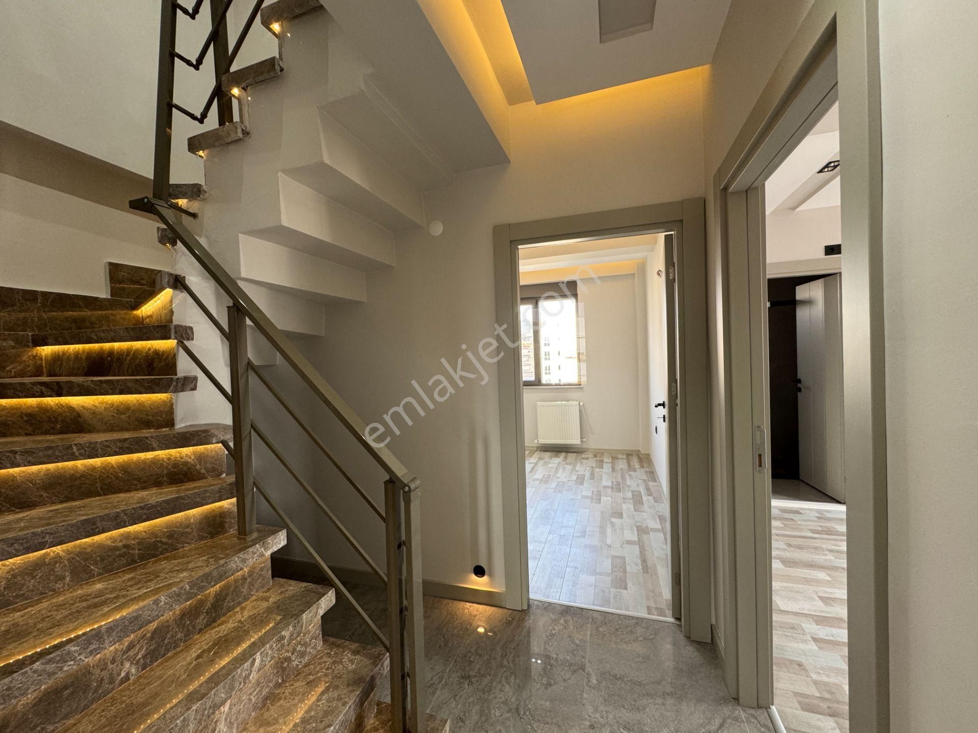 Zerdalilikte K.otoparklı Kombili Geniş Kullanışlı 3+1 Dubleks - Görsel 17