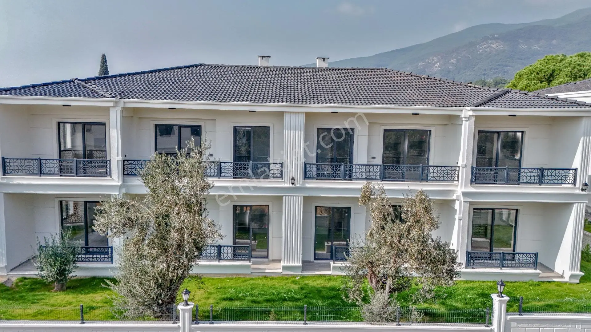 Mahmut İşler'den Güre'de Satılık Bahçeli 1+1 Sıfır Daire