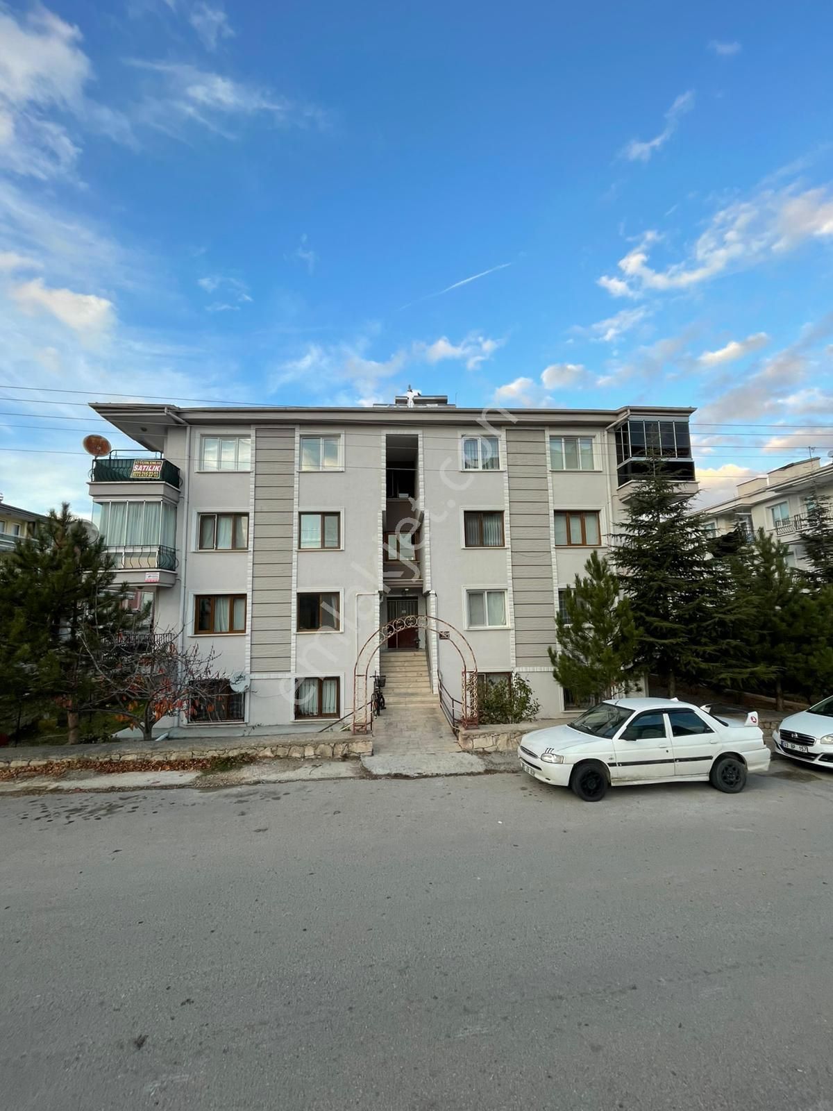 Afyon Üçok Emlaktan Kanlıca Mah Satılık 3+1 Temiz Bakımlı Daire