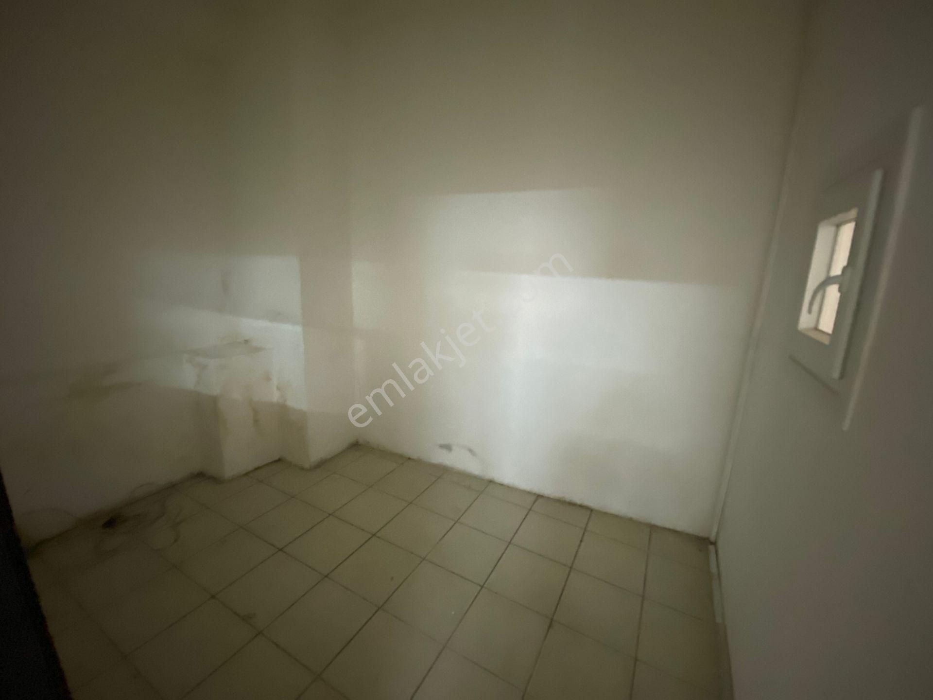 Avrupa Emlak Tan Esenler Davut Paşa Mah 250m² Kiralık Yarım Bodrum Dükkan,konfeksiyon Atölye,imalat - Görsel 4