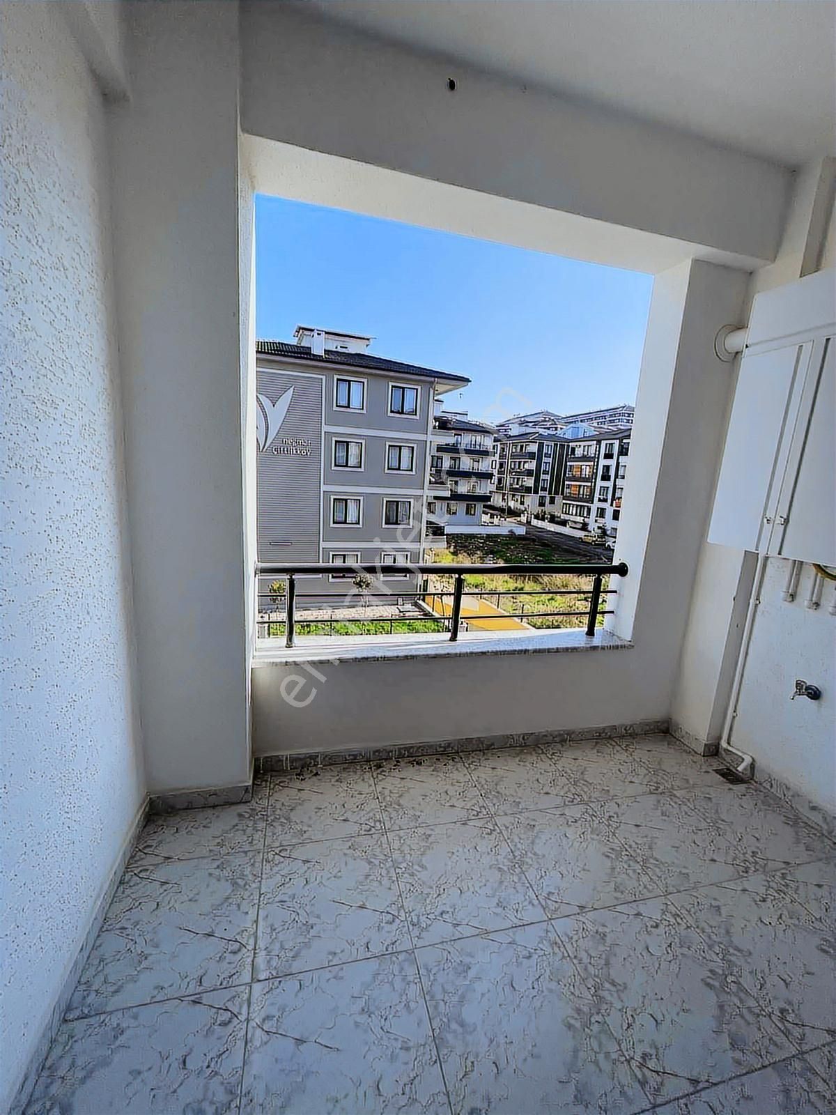 Merkezi Konum Geniş Kullanım 2 Wc Li Ara Kat 2 Balkonlu Daire - Görsel 5