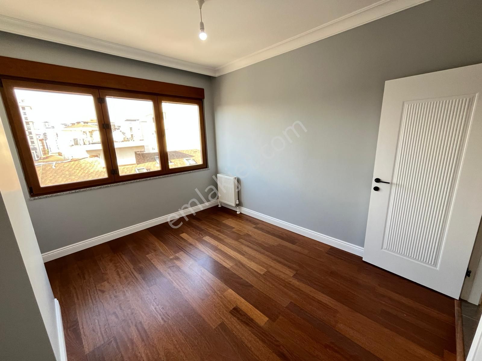 Erenköy'de Bağdat Caddesine Yakın Geniş Mutfaklı 130m² Net 3+1 Boş - Görsel 5