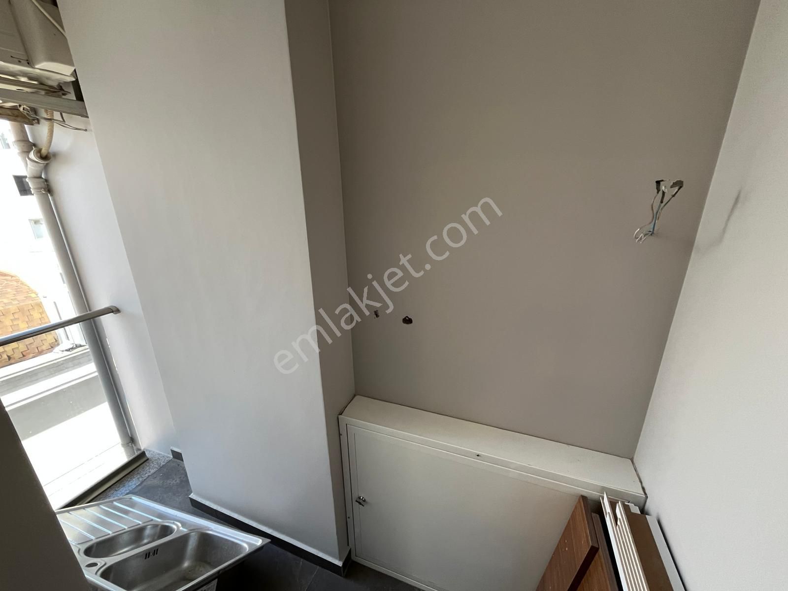 Erenköy'de Bağdat Caddesine Yakın Geniş Mutfaklı 130m² Net 3+1 Boş - Görsel 30