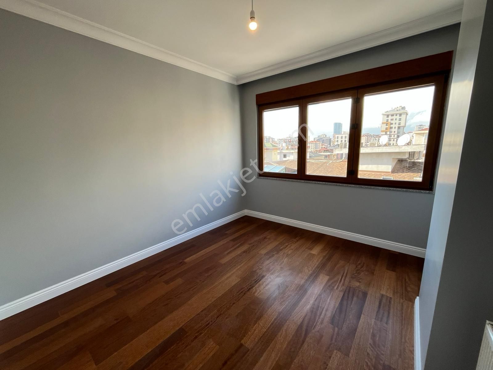 Erenköy'de Bağdat Caddesine Yakın Geniş Mutfaklı 130m² Net 3+1 Boş - Görsel 13