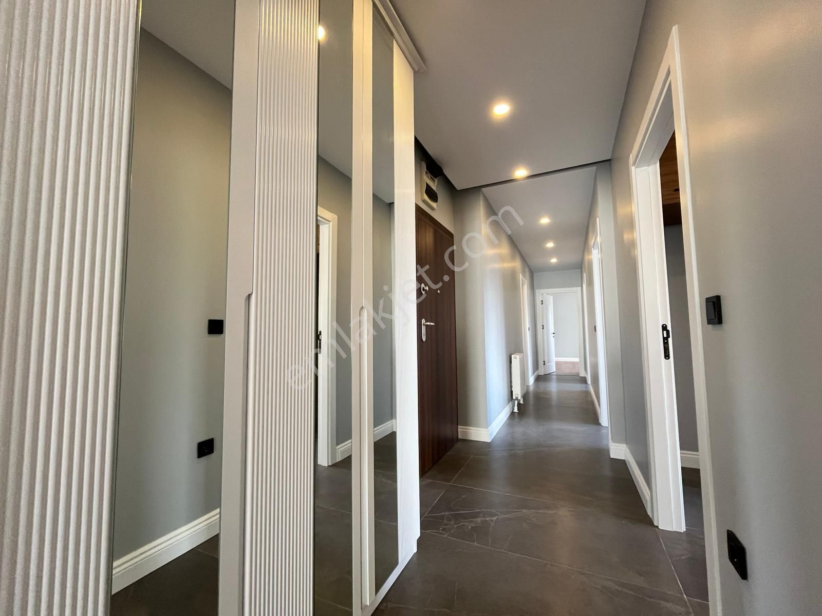 Erenköy'de Bağdat Caddesine Yakın Geniş Mutfaklı 130m² Net 3+1 Boş - Görsel 6