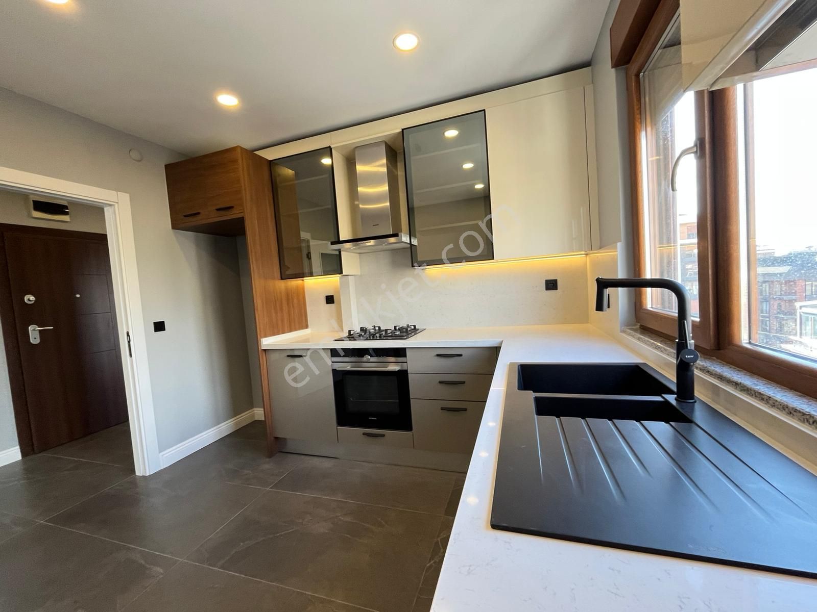 Erenköy'de Bağdat Caddesine Yakın Geniş Mutfaklı 130m² Net 3+1 Boş - Görsel 23