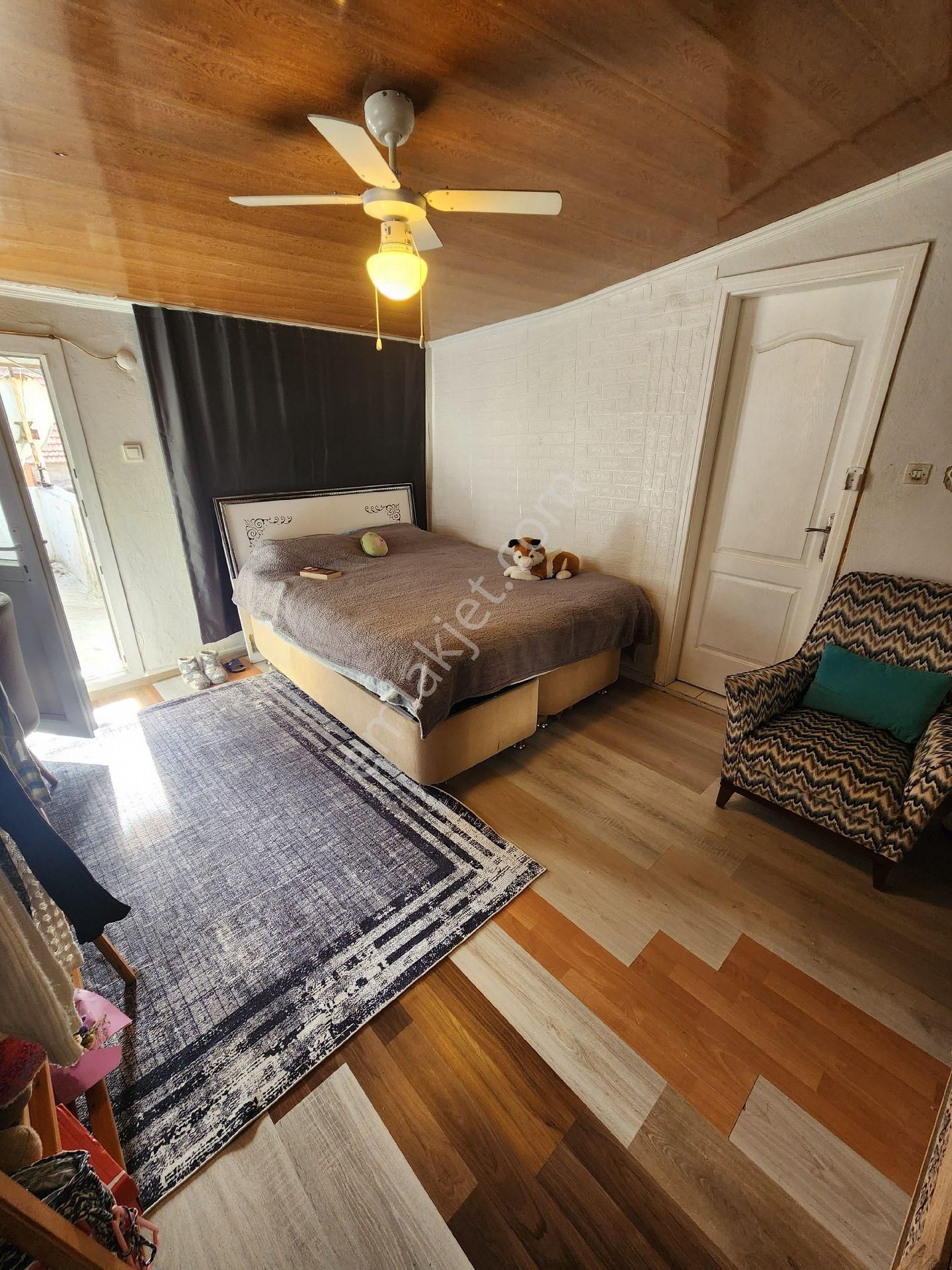 Akinitadan Çarşı Merkezde Tadilatlı Müstakil Ev - Görsel 29