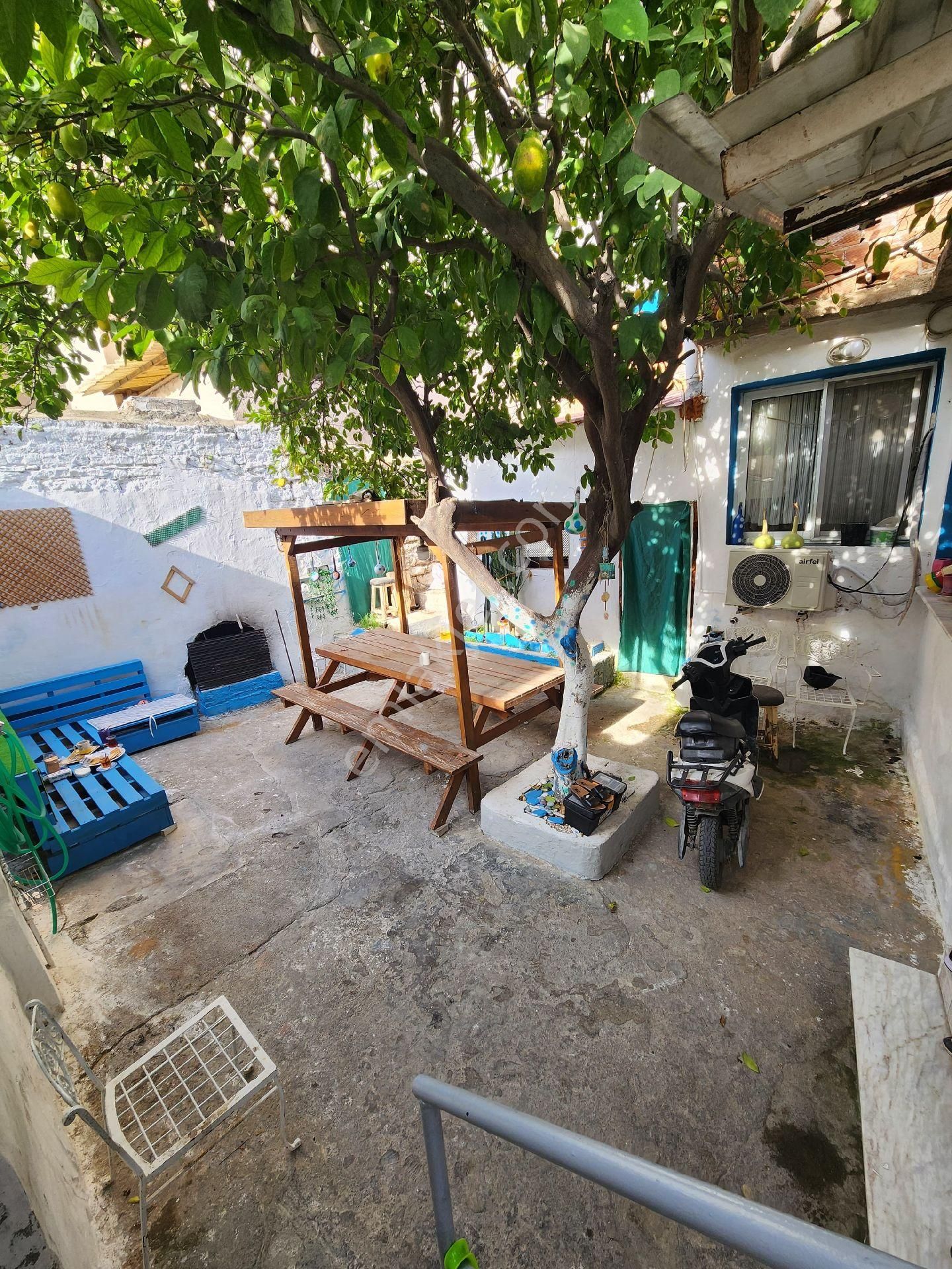 Akinitadan Çarşı Merkezde Tadilatlı Müstakil Ev - Görsel 6