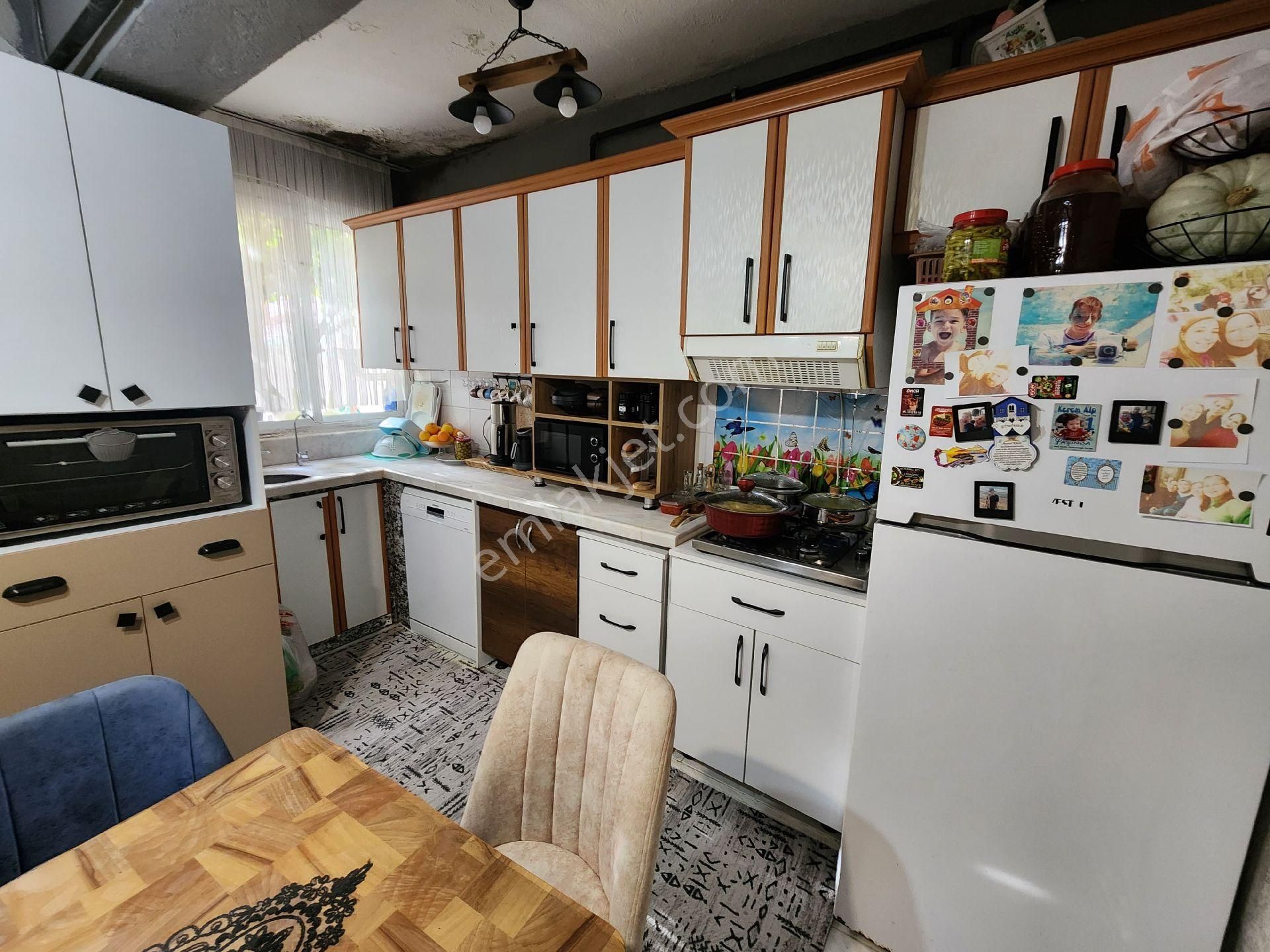 Akinitadan Çarşı Merkezde Tadilatlı Müstakil Ev - Görsel 17