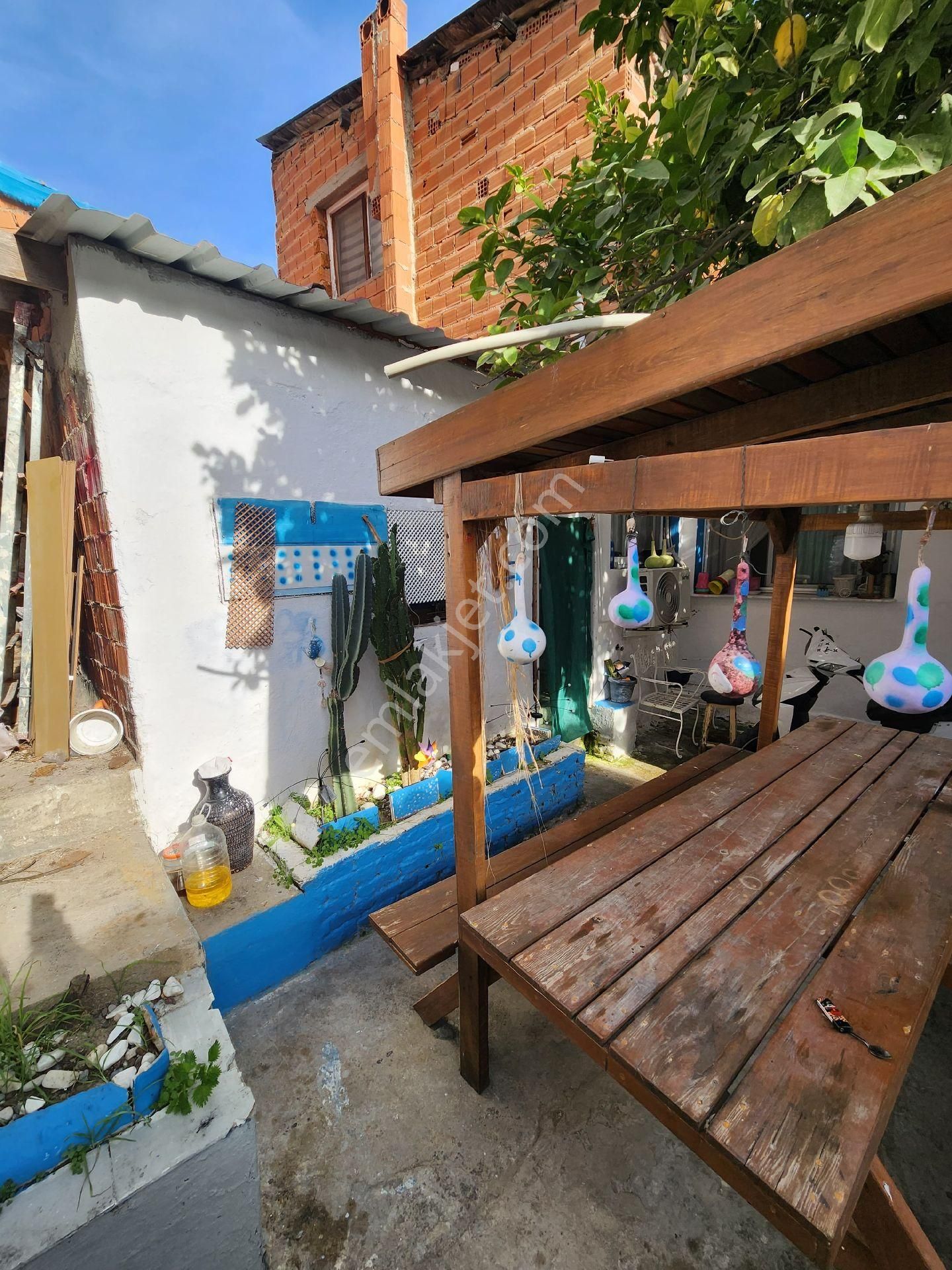 Akinitadan Çarşı Merkezde Tadilatlı Müstakil Ev - Görsel 16