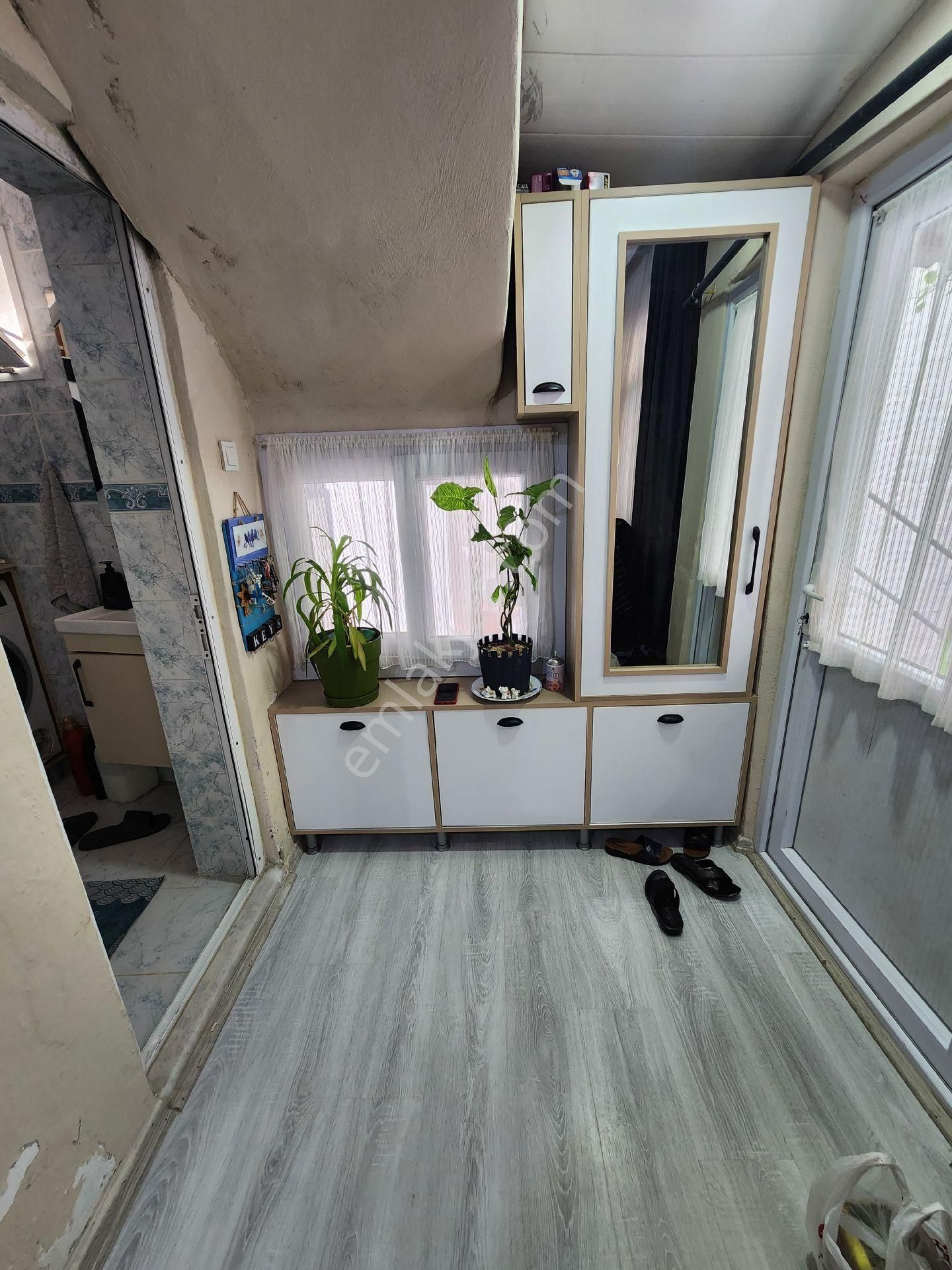 Akinitadan Çarşı Merkezde Tadilatlı Müstakil Ev - Görsel 12