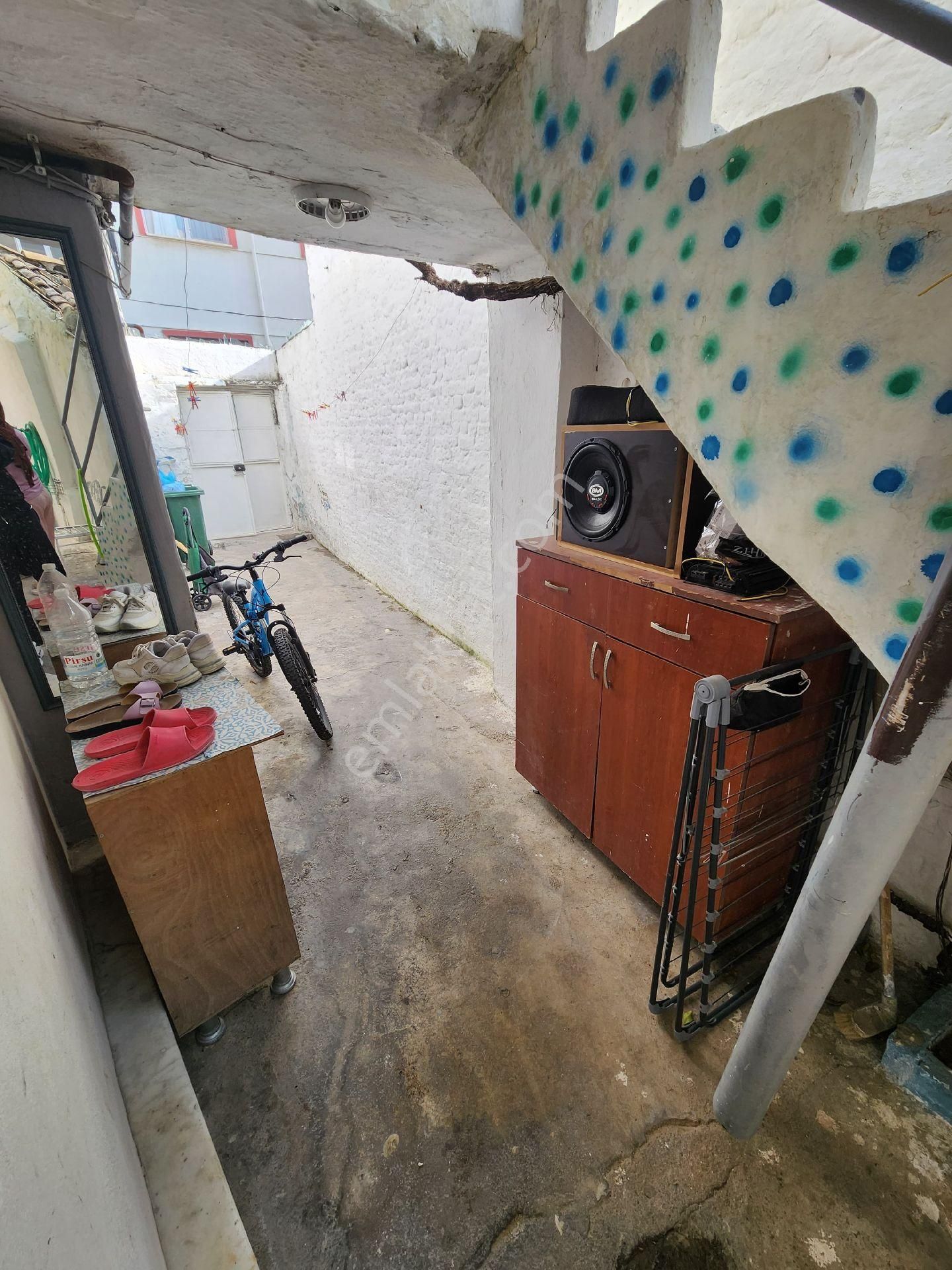 Akinitadan Çarşı Merkezde Tadilatlı Müstakil Ev - Görsel 8