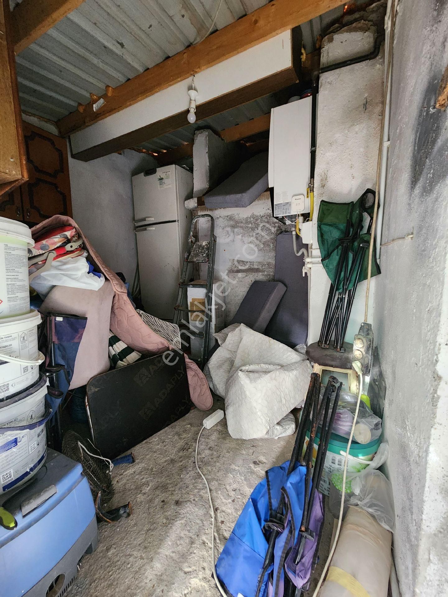 Akinitadan Çarşı Merkezde Tadilatlı Müstakil Ev - Görsel 18