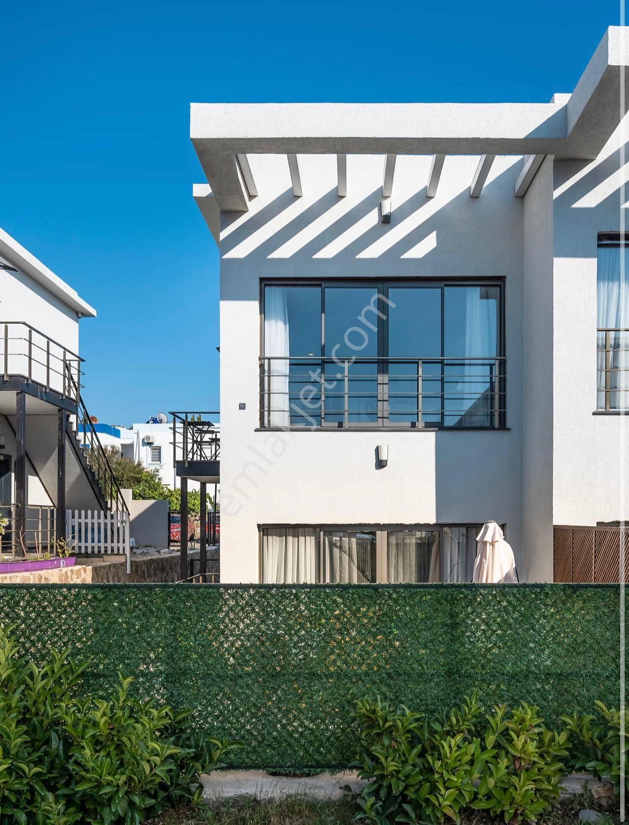 Bitez'de Site İçi, Eşyalı Satılık Daire - Görsel 9