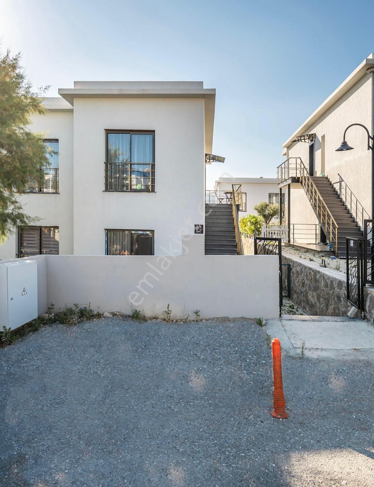 Bitez'de Site İçi, Eşyalı Satılık Daire - Görsel 3