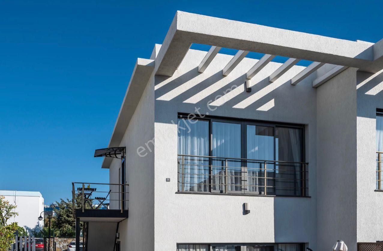 Bitez'de Site İçi, Eşyalı Satılık Daire - Görsel 2