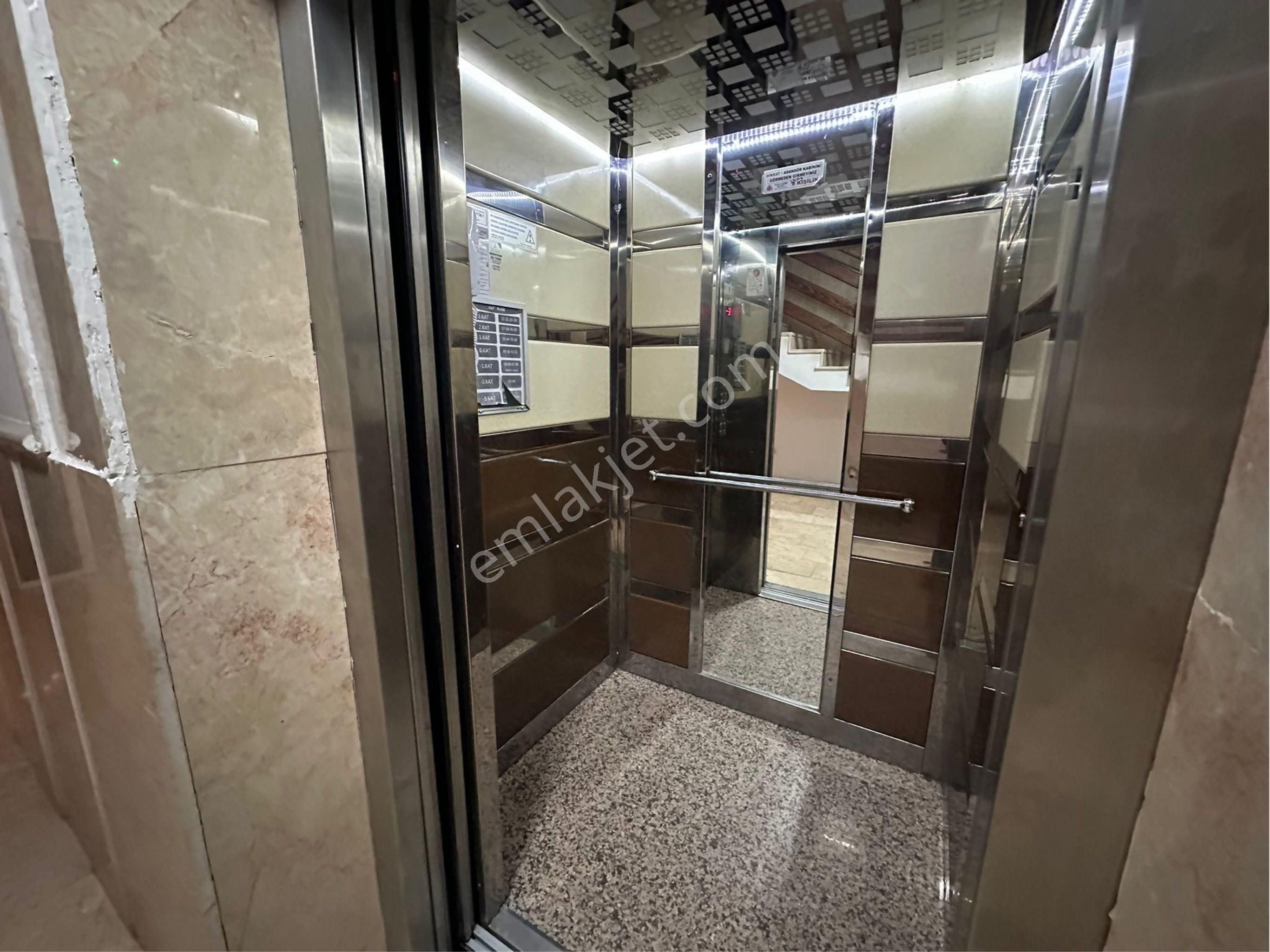 Tekin Emlaktan Emsalsiz Bağcı Caddesi Yanı Ebeveyn Banyolu Çift Tapulu Yatırımlık Fırsat Dairesi !! - Görsel 18