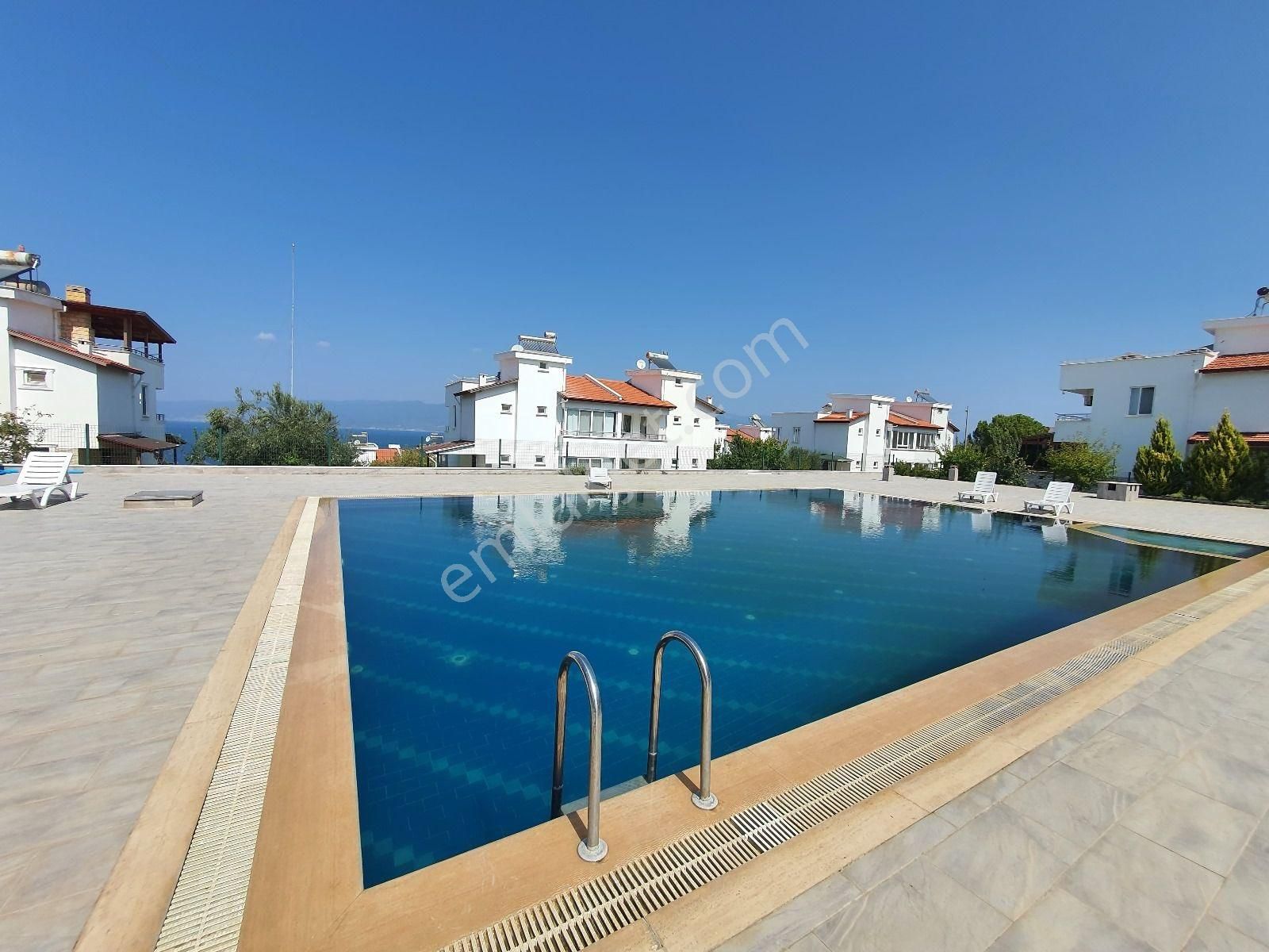 Balıkesir Burhaniye Pelitköy Sahilde Havuzlu Sitede Satılıkvilla