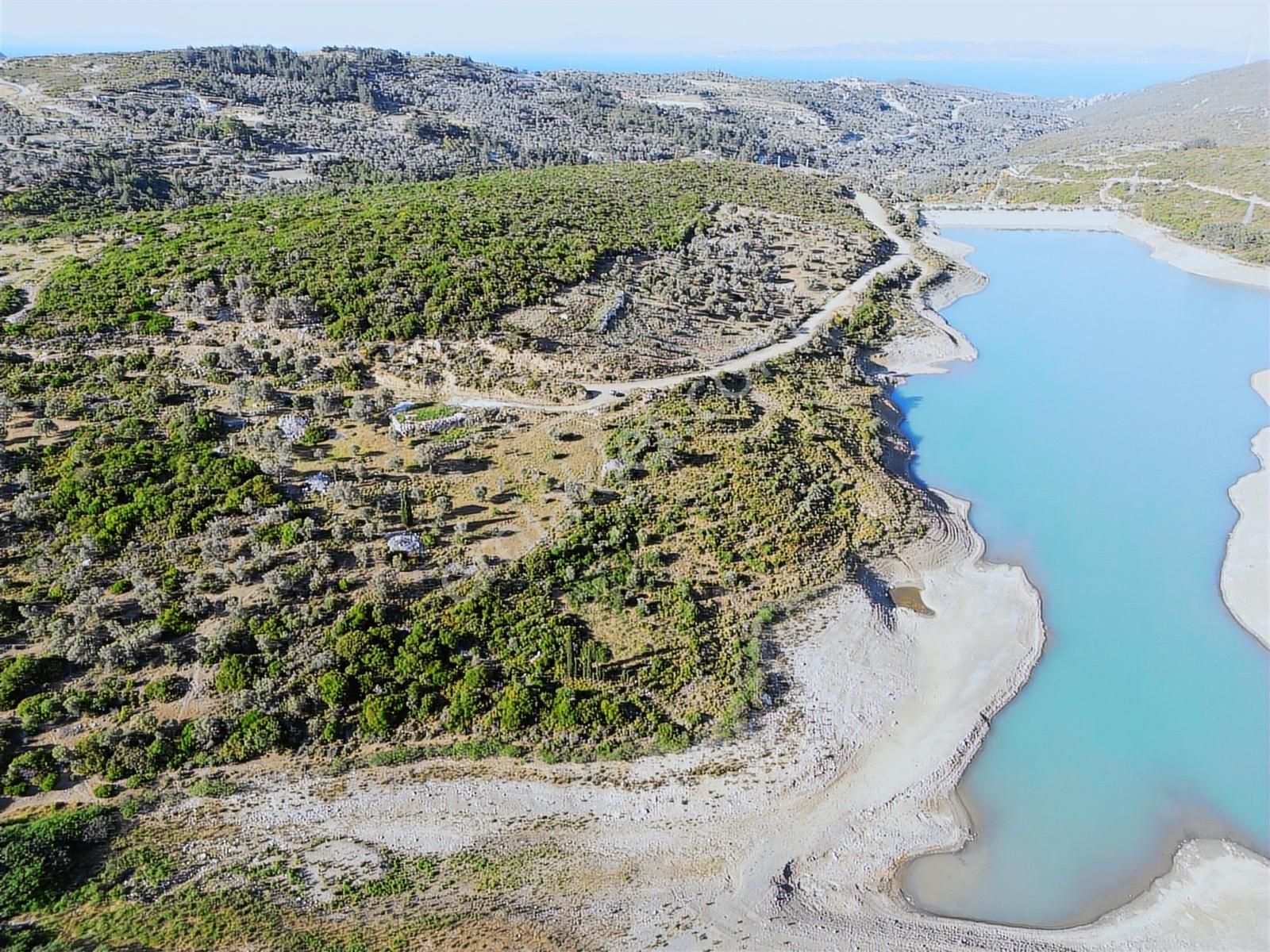 Karaburun Eğlenhoca Köyünde Baraj Manzaralı Fırsat Arazi