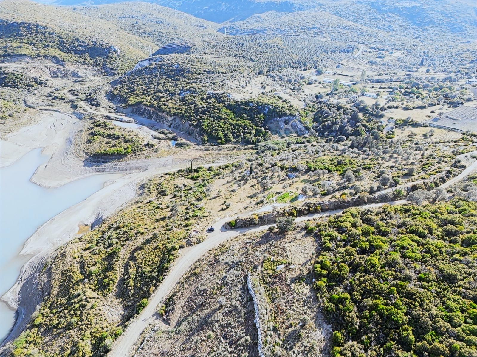 Karaburun Eğlenhoca Köyünde Baraj Manzaralı Fırsat Arazi - Görsel 4