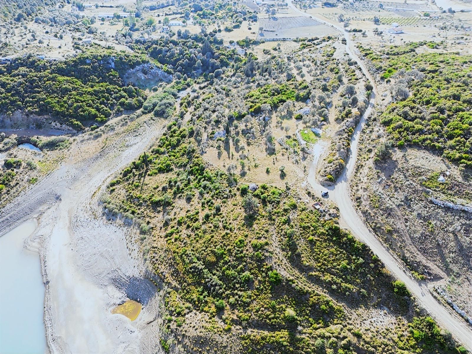 Karaburun Eğlenhoca Köyünde Baraj Manzaralı Fırsat Arazi - Görsel 10