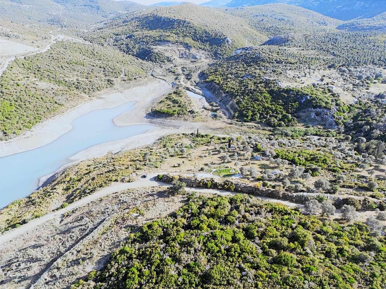 Karaburun Eğlenhoca Köyünde Baraj Manzaralı Fırsat Arazi - Görsel 7