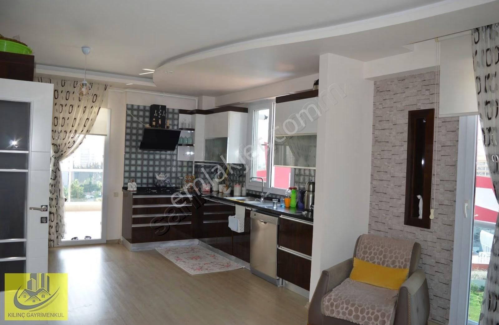 Mersinın Gözde Semtınde Genis Peyzajlı 4+1 Daire - Görsel 3