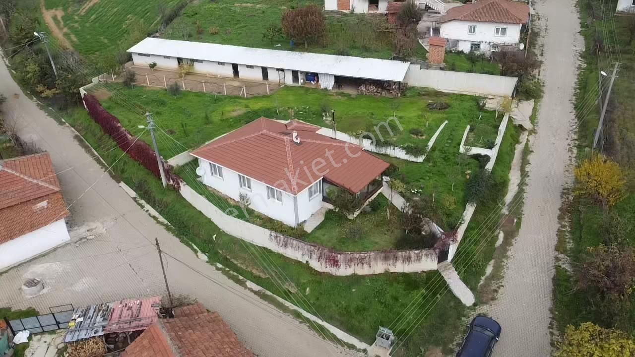 Çanakkale Çan Bozguç Köyünde 1.130 M2 Bahçesi Olan Harika Bir Ev