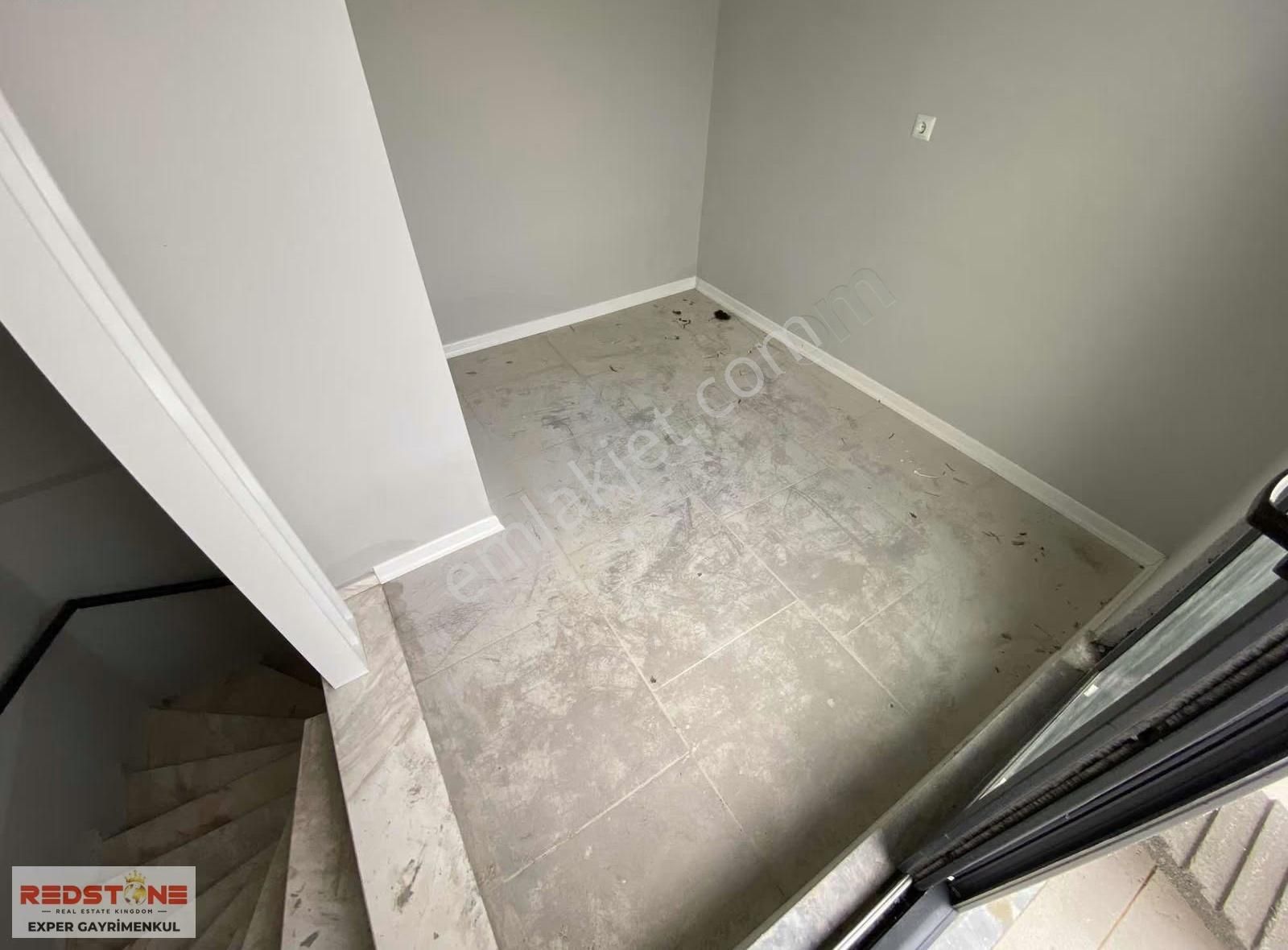 Karasu'da Aziziye'de Geniş Teraslı Verandalı Tripleks Villa - Görsel 23