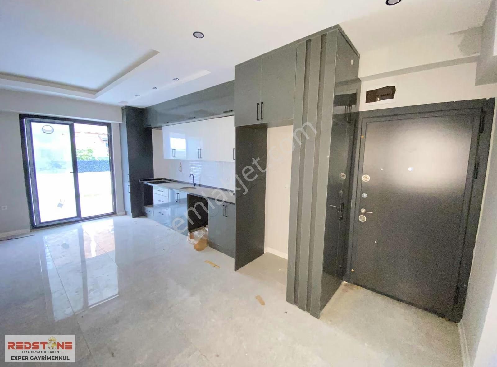 Karasu'da Aziziye'de Geniş Teraslı Verandalı Tripleks Villa - Görsel 32