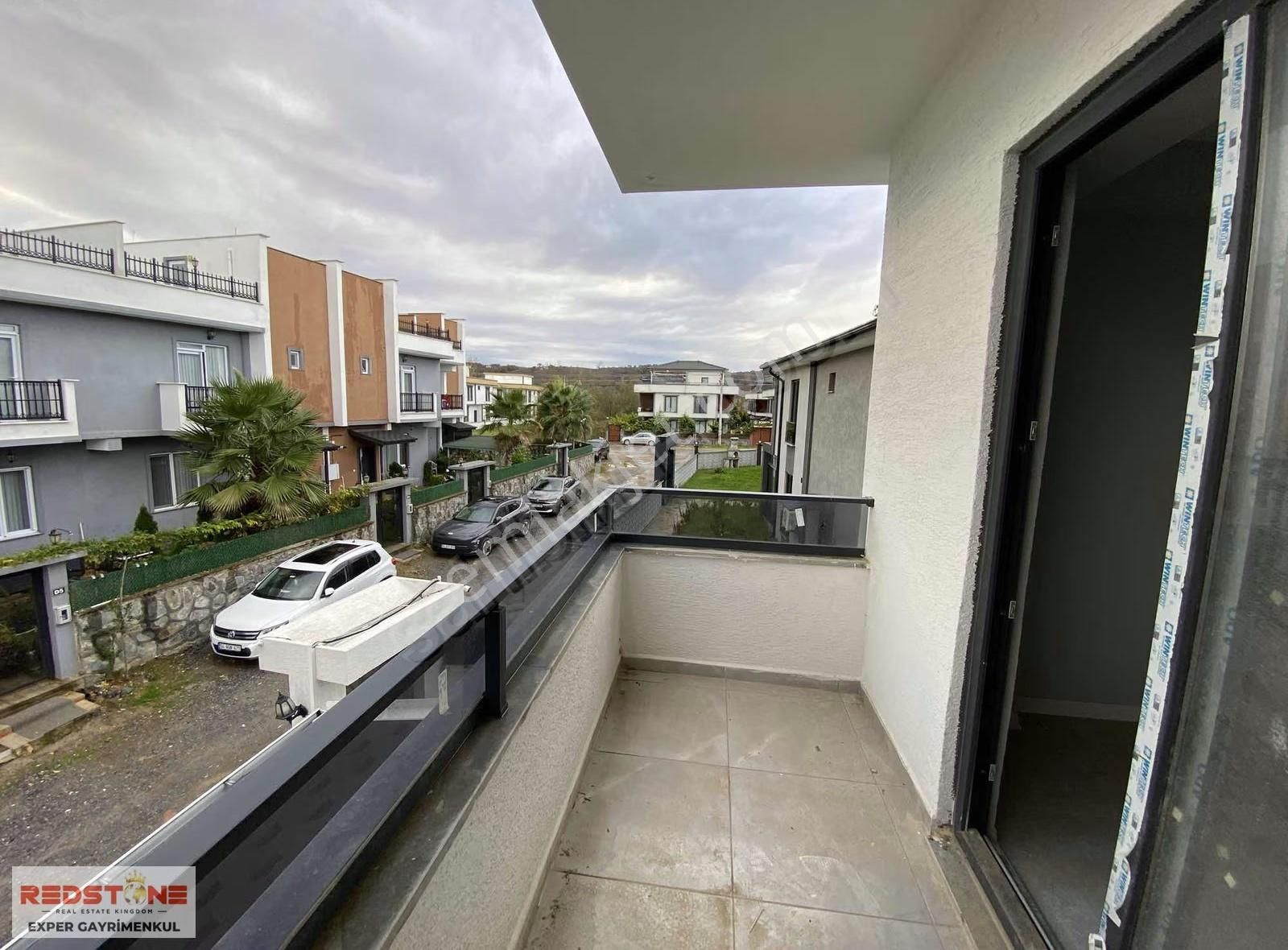 Karasu'da Aziziye'de Geniş Teraslı Verandalı Tripleks Villa - Görsel 16