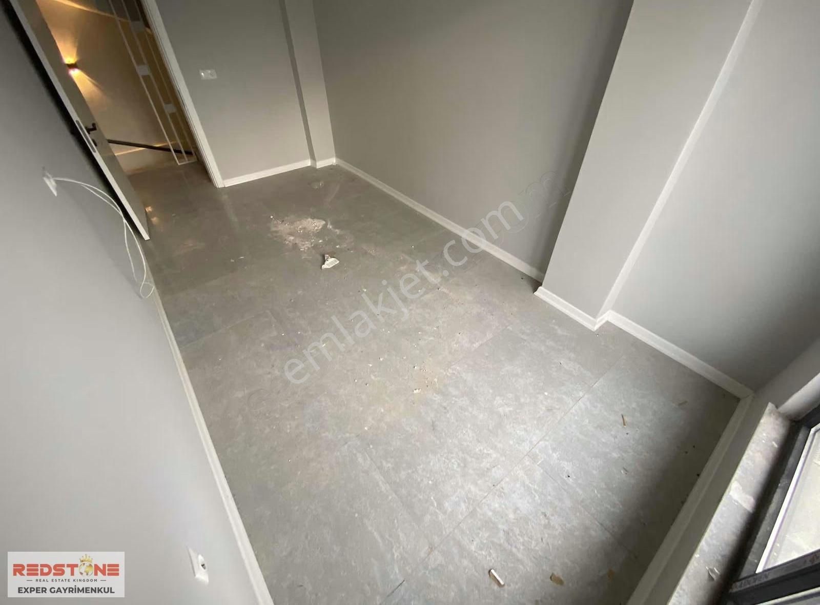 Karasu'da Aziziye'de Geniş Teraslı Verandalı Tripleks Villa - Görsel 29