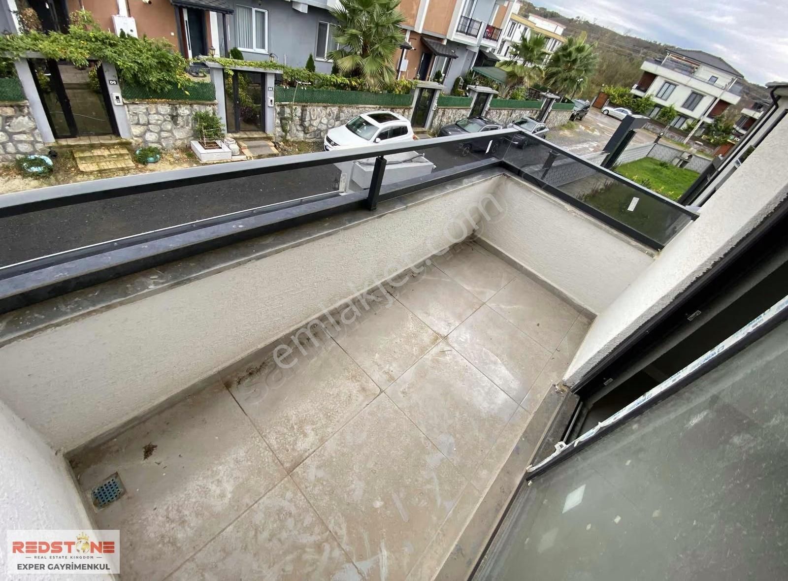 Karasu'da Aziziye'de Geniş Teraslı Verandalı Tripleks Villa - Görsel 34