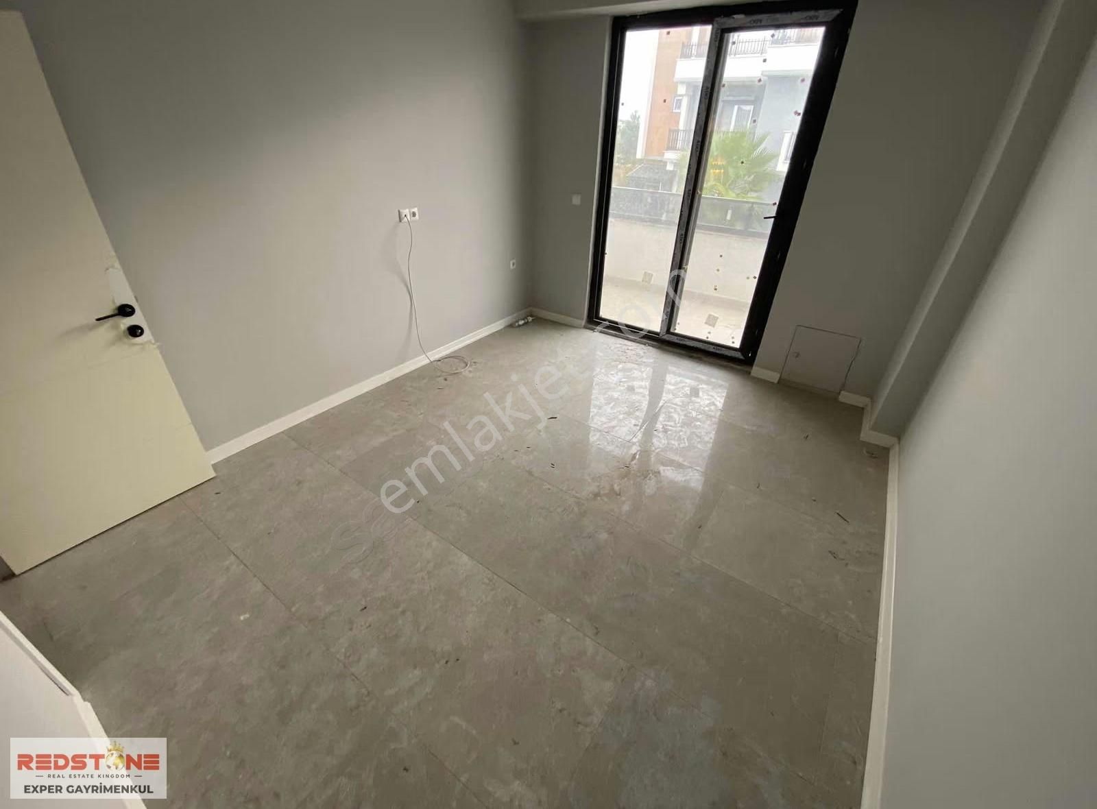 Karasu'da Aziziye'de Geniş Teraslı Verandalı Tripleks Villa - Görsel 10