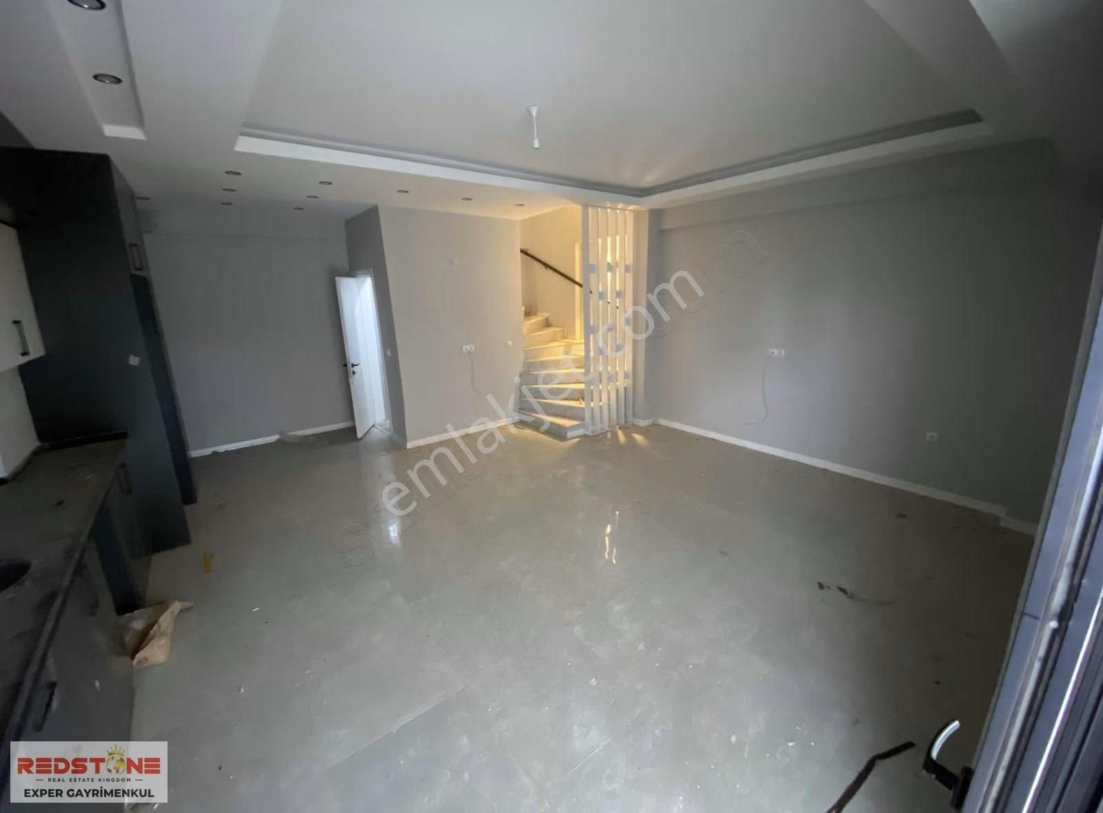 Karasu'da Aziziye'de Geniş Teraslı Verandalı Tripleks Villa - Görsel 19