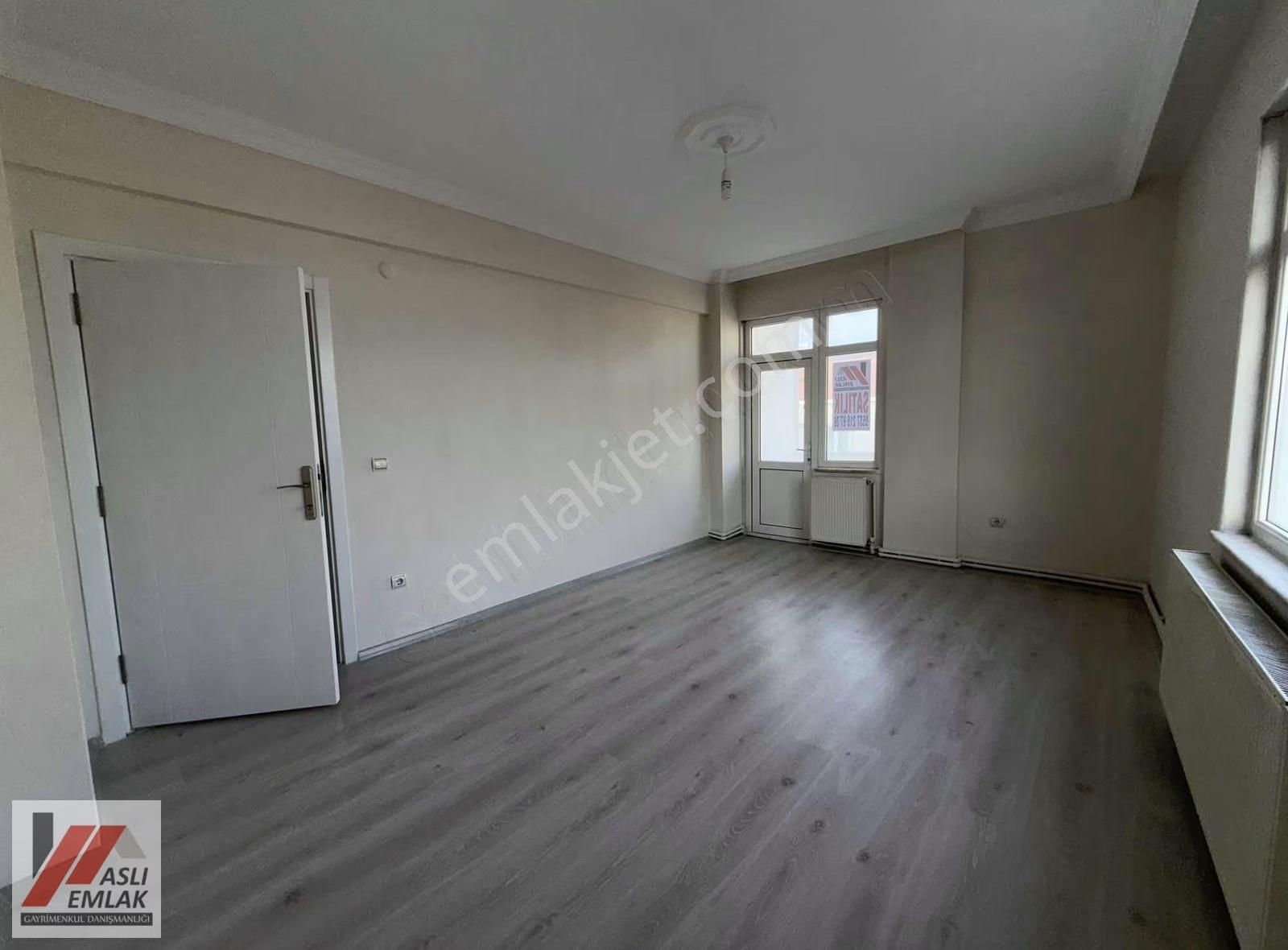Aslı Emlak'tan Satılık Masrafsız Geniş Daire