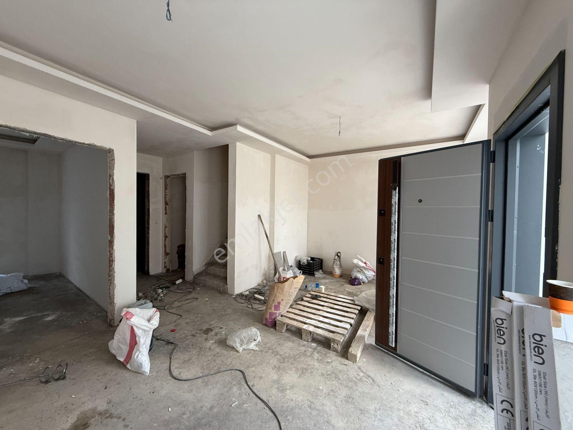 Seferihisar Hıdırlık’ta Kent Merkezinde Teraslı Ve Avlulu Müstakil Dubleks Villa - Görsel 2